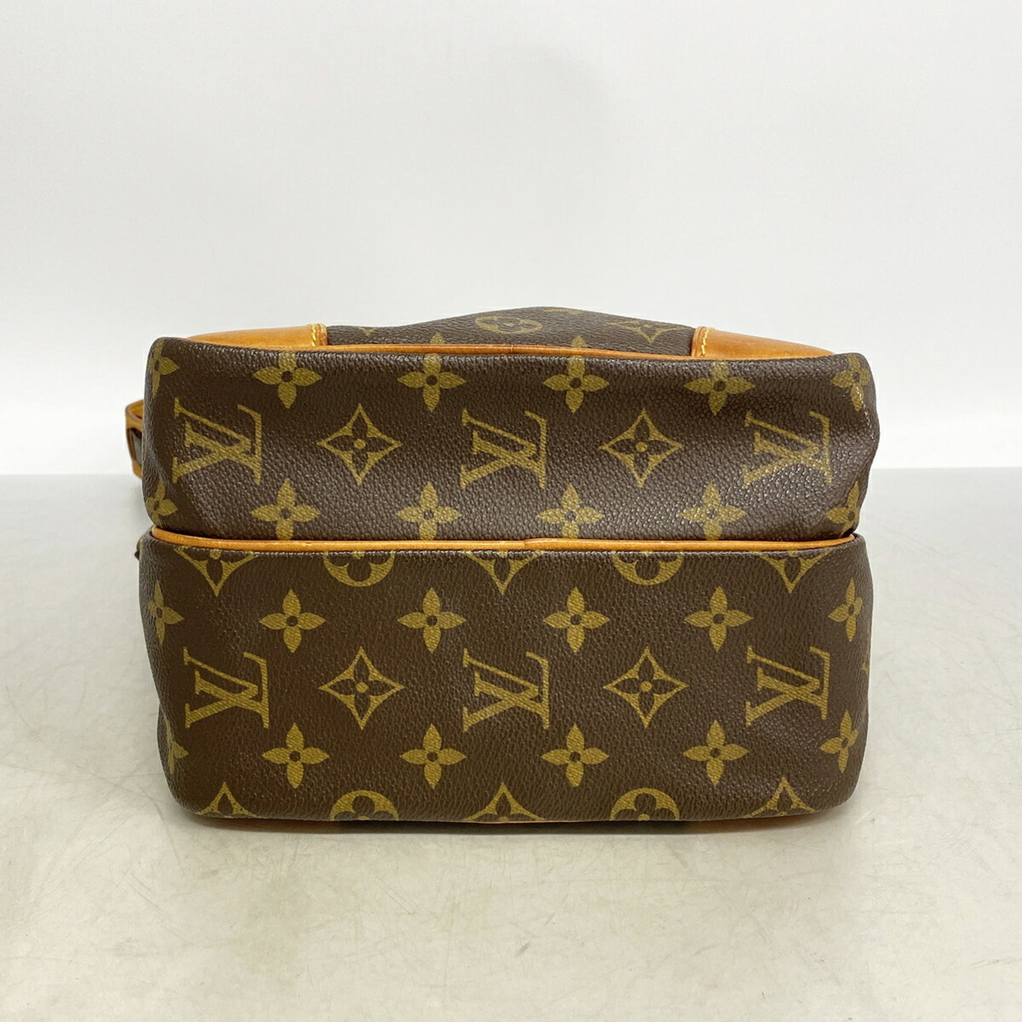 Louis Vuitton Brown Shoulder Bag (Pre-Owned)