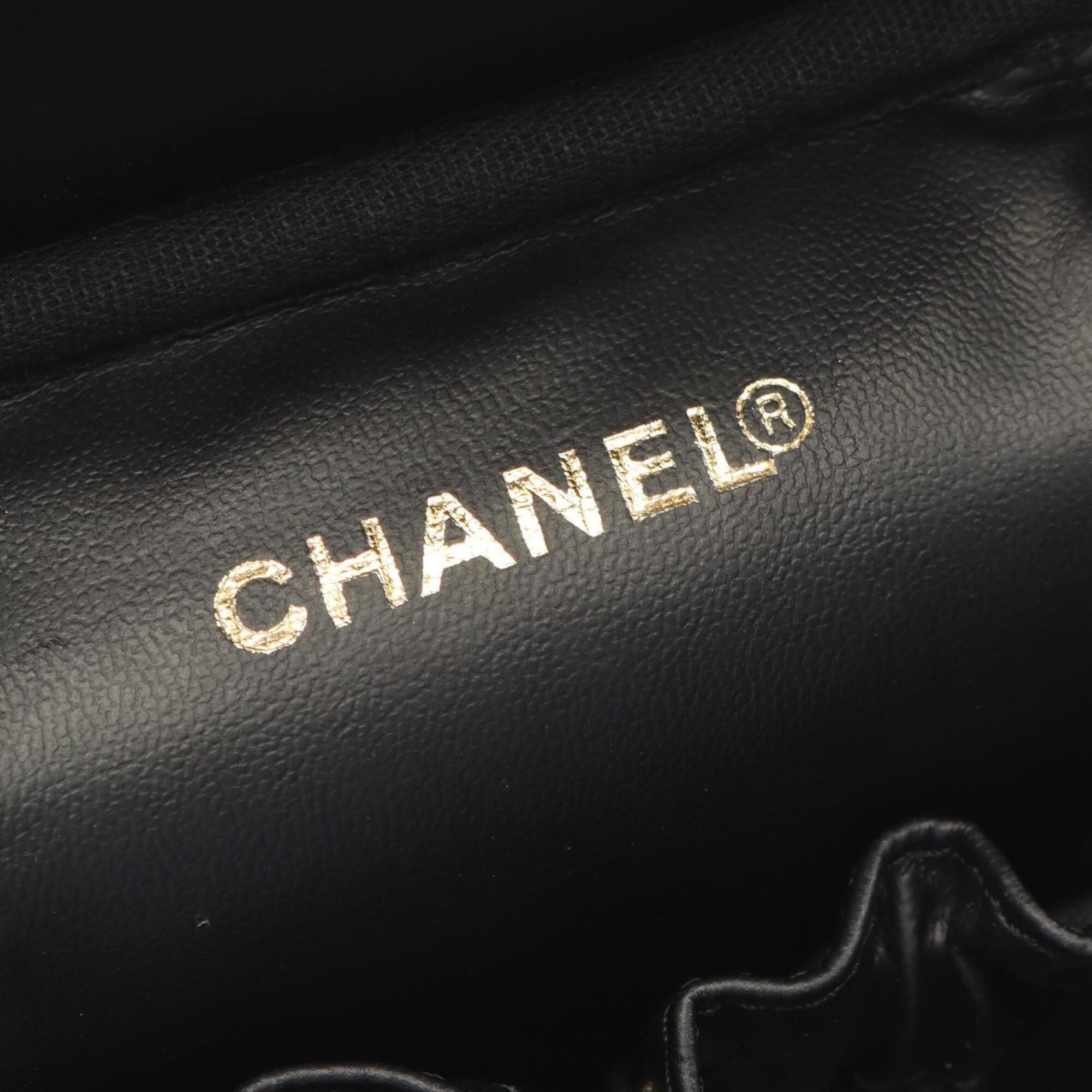 Chanel Black Grained Calfskin Handbag (Pre-Owned)