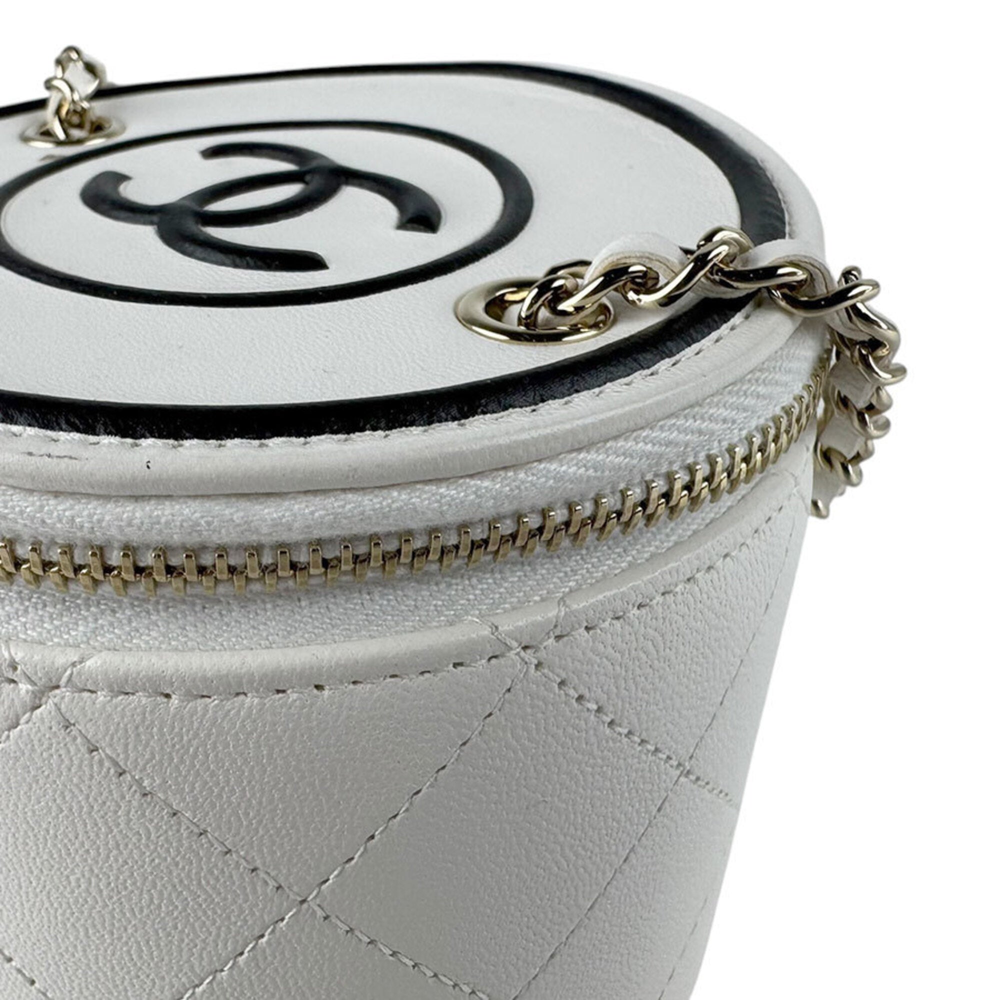 Chanel Black White Leather Shoulder Bag (Pre-Owned)
