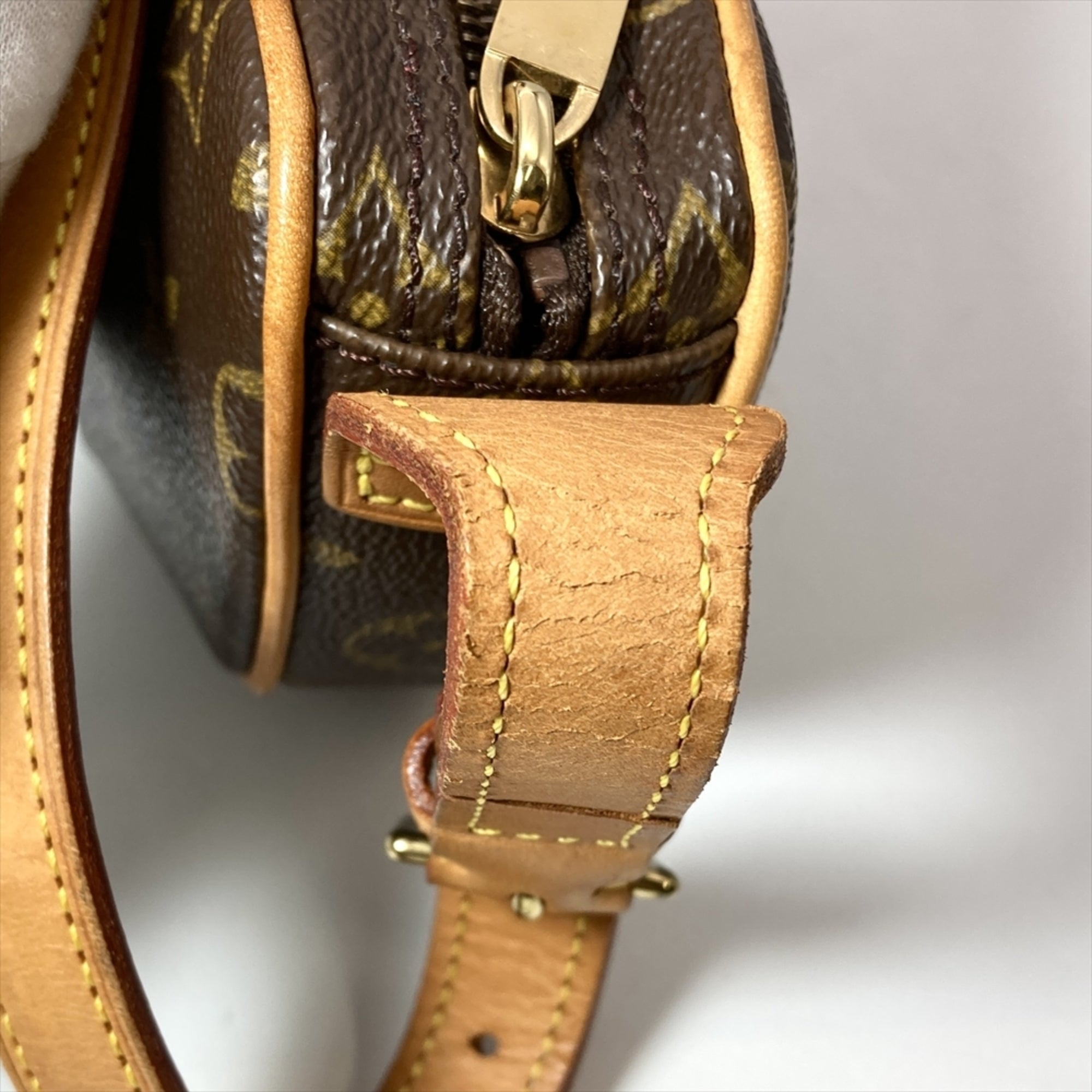Louis Vuitton Brown Monogram Monogram Pochette Shoulder Bag (Pre-Owned)