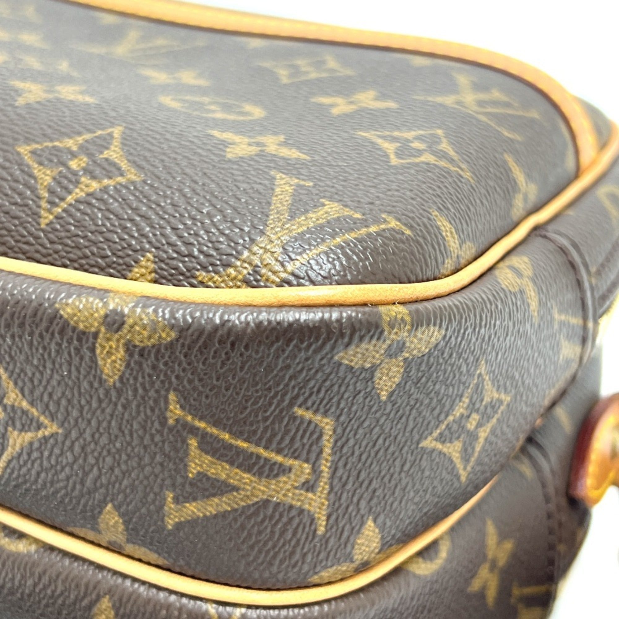 Louis Vuitton Brown Monogram Monogram Shoulder Bag (Pre-Owned)