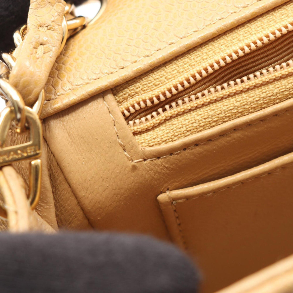 Chanel Beige Grained Calfskin Handbag Shoulder Bag (Pre-Owned)