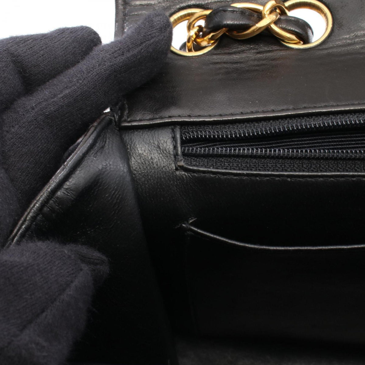 Chanel Black Leather Handbag Shoulder Bag (Pre-Owned)