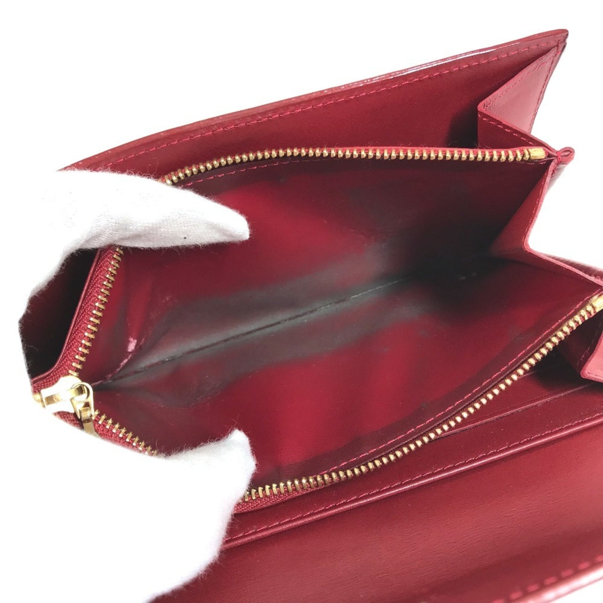 Louis Vuitton Monogram Vernis Pomme D'amour Red Color Monogram Vernis Long Wallet (Bi-Fold) (Pre-Owned)