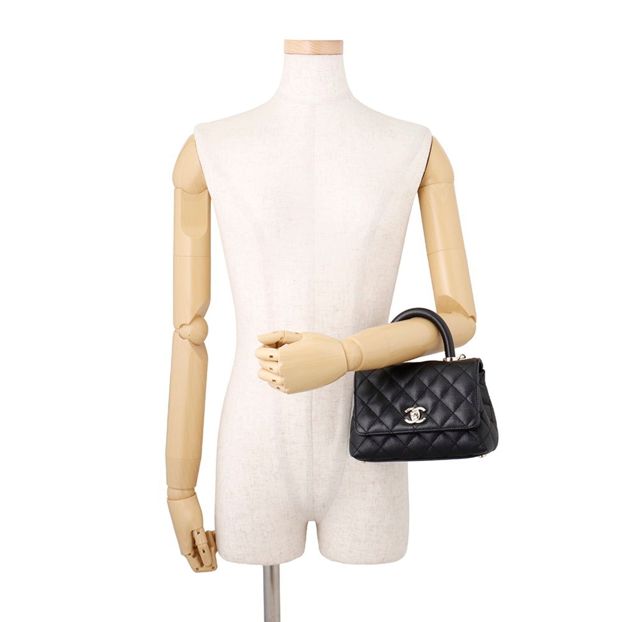 Chanel Matelasse Black Grained Calfskin Handbag (Pre-Owned)