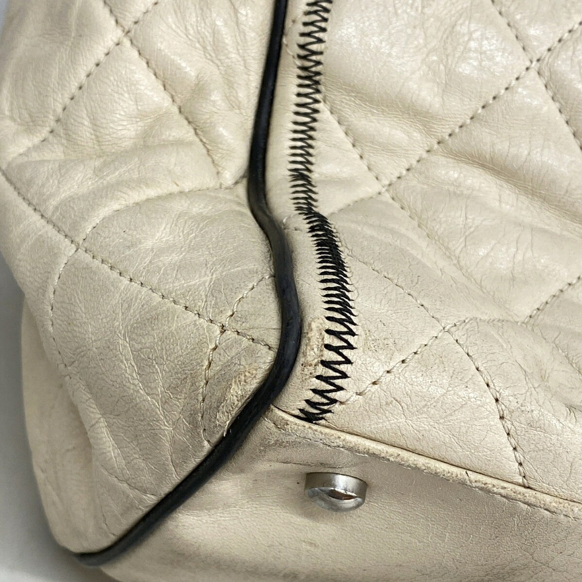 Chanel Ivory Leather Tote Bag (Pre-Owned)