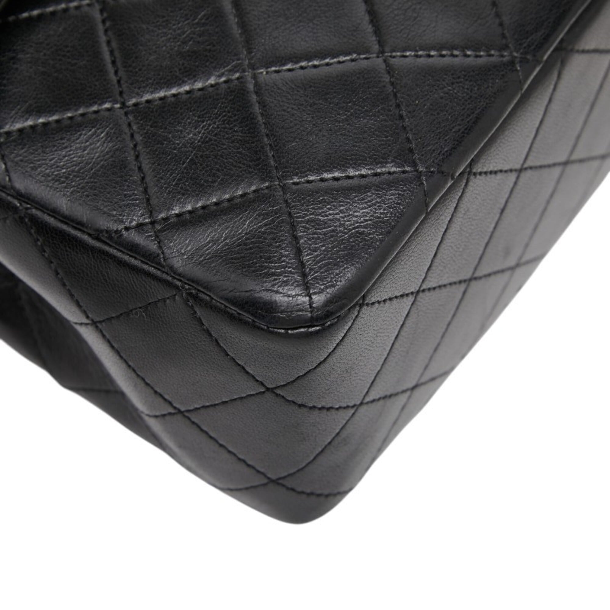 Chanel Black Leather Shoulder Bag (Pre-Owned)