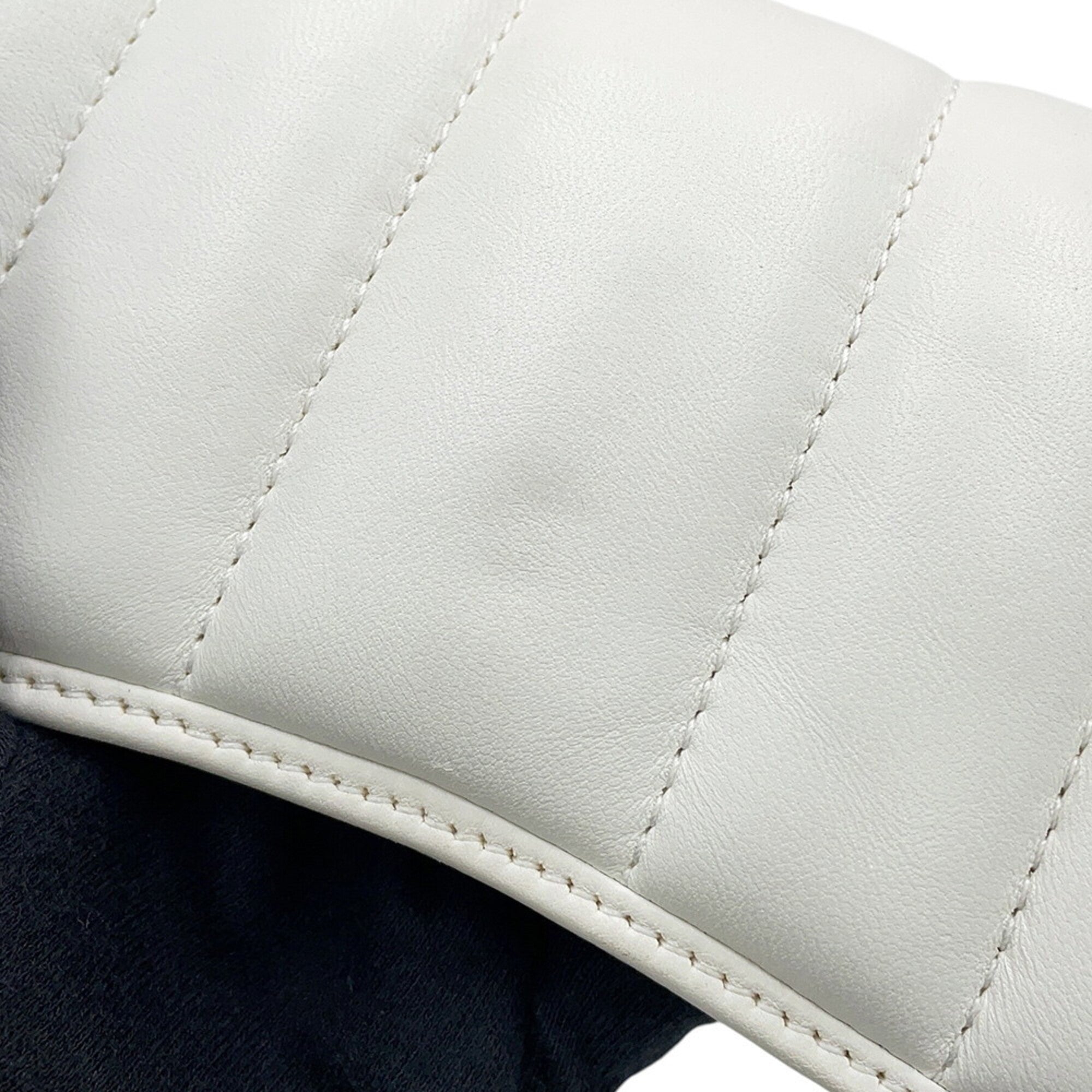 Gucci Horsebit White Leather Handbag (Pre-Owned)