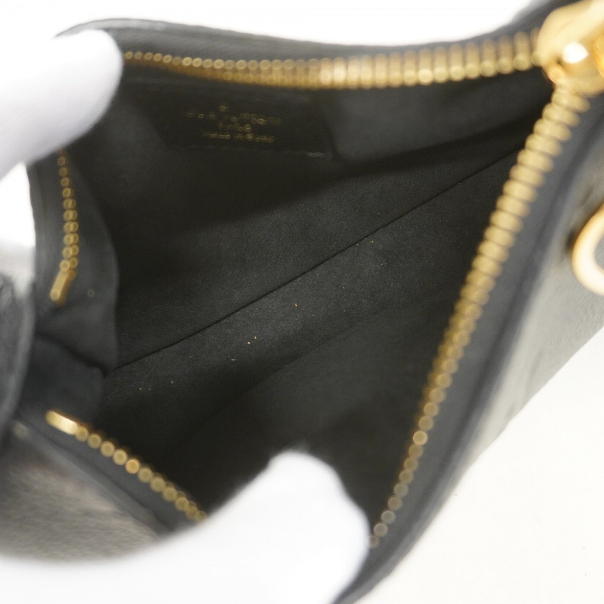 Louis Vuitton Noir Handbag (Pre-Owned)