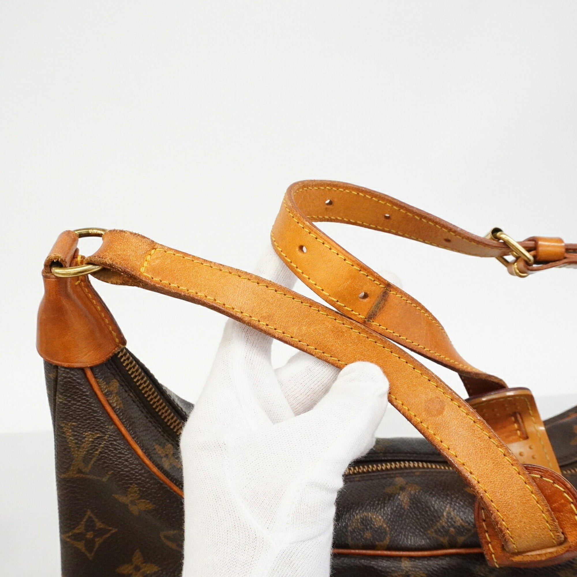 Louis Vuitton Brown Shoulder Bag (Pre-Owned)