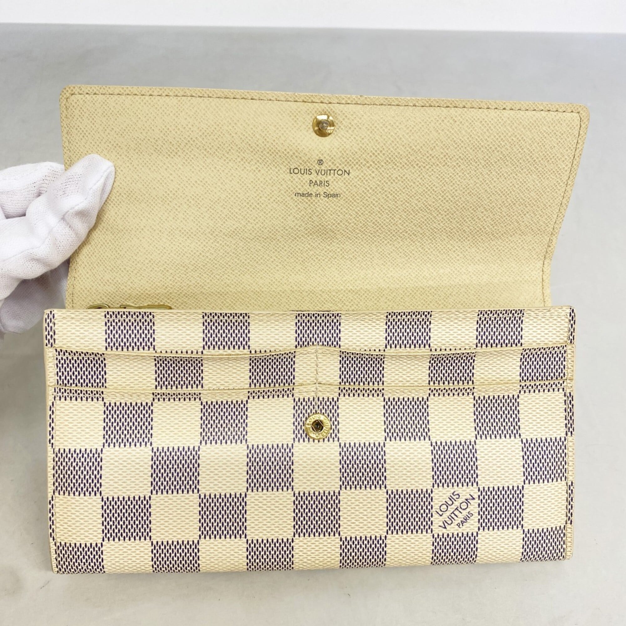 Louis Vuitton White Long Wallet (Bi-Fold) (Pre-Owned)