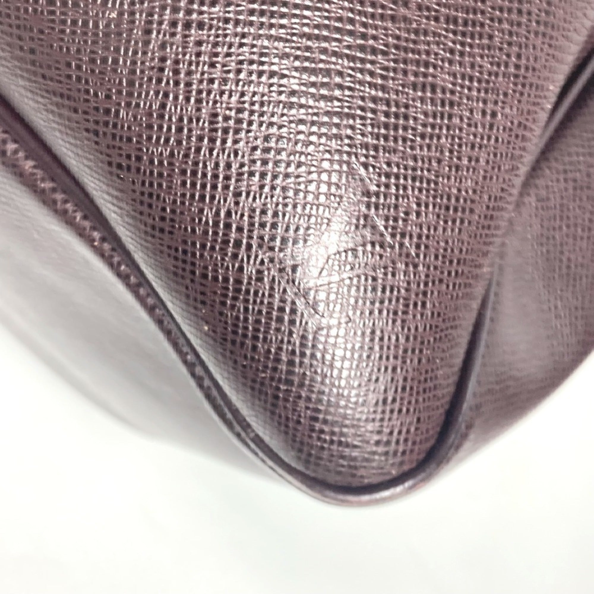 Louis Vuitton Acajou Taiga Leather Boston Bag Handbag (Pre-Owned)