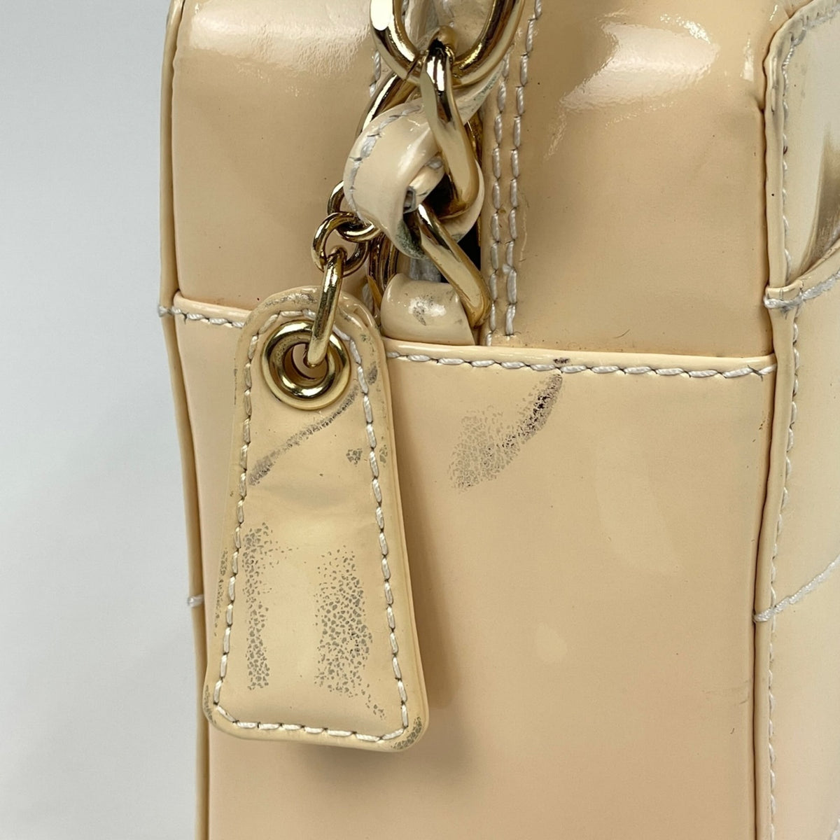 Chanel Beige Patent Leather Handbag (Pre-Owned)