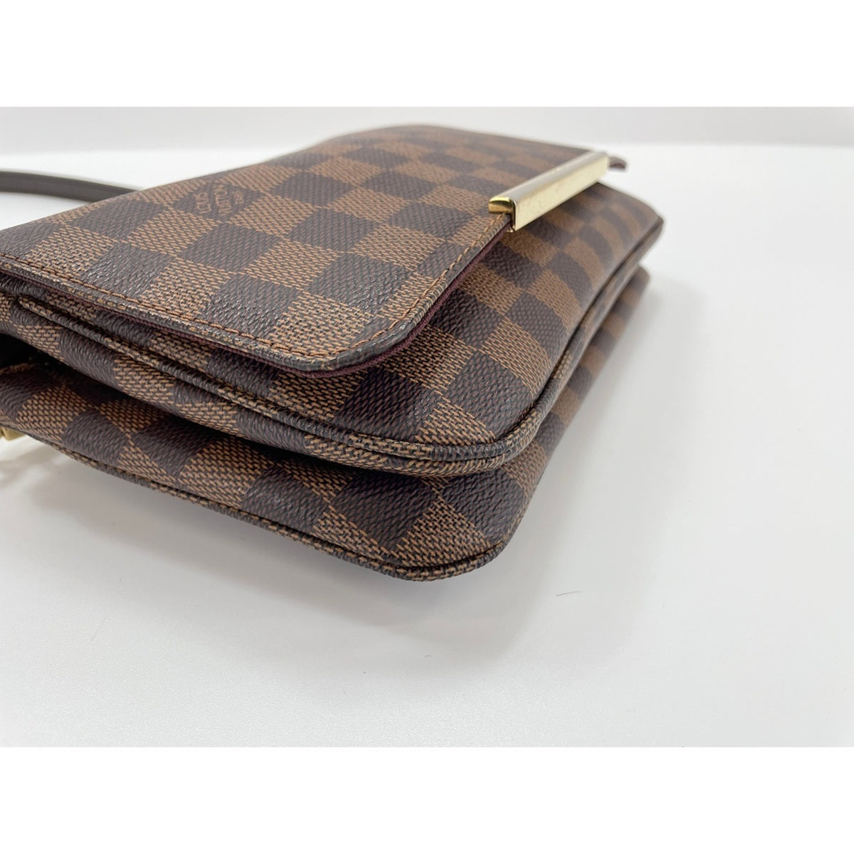 Louis Vuitton Brown Shoulder Bag (Pre-Owned)