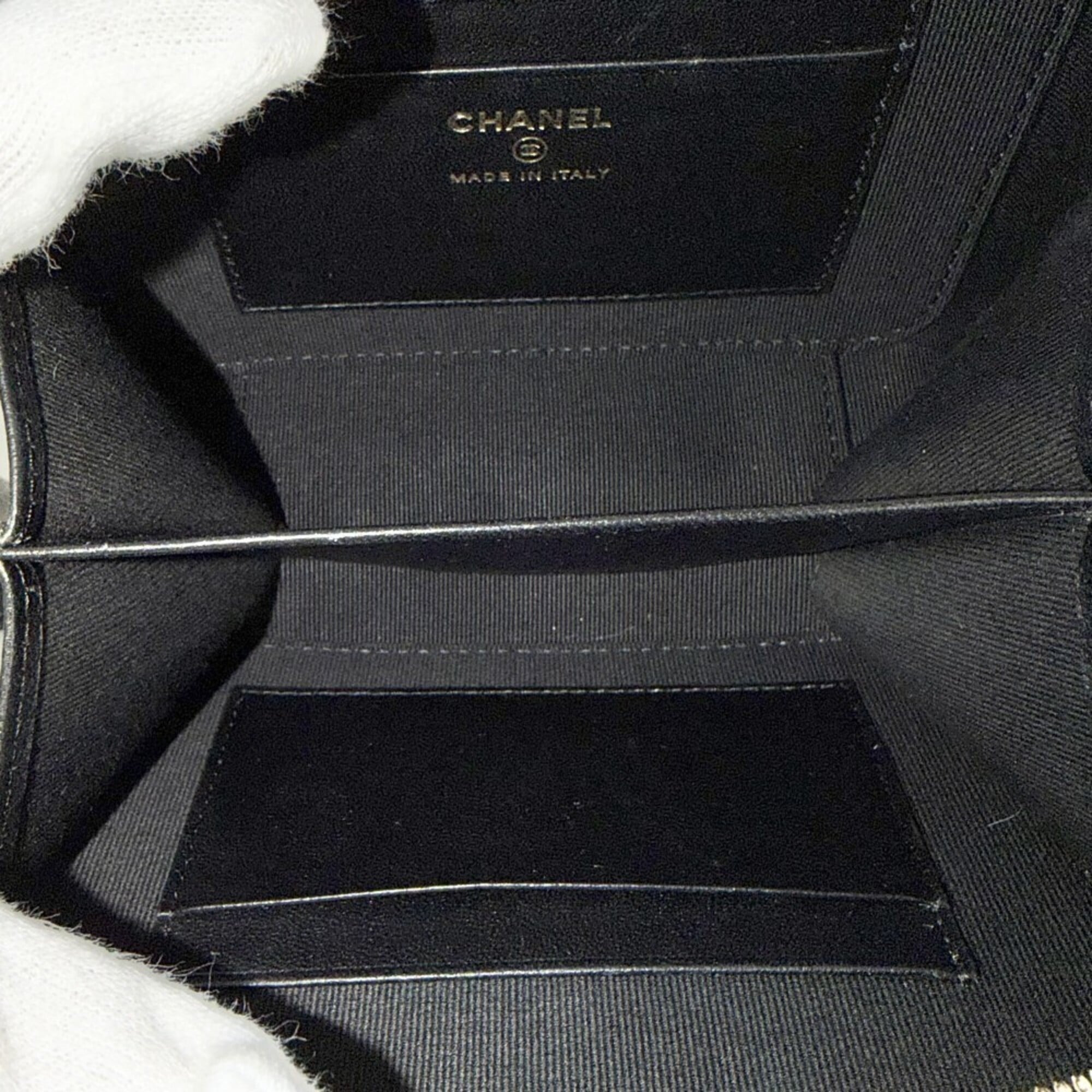 Chanel Matelasse Black Leather Shoulder Bag (Pre-Owned)