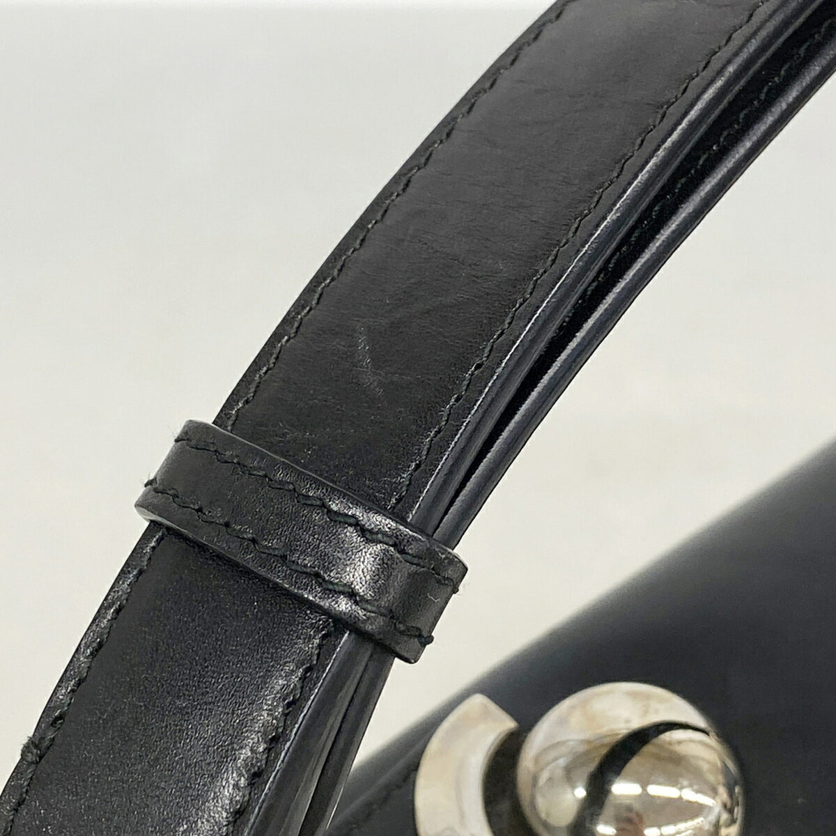 Salvatore Ferragamo Black Leather Handbag (Pre-Owned)