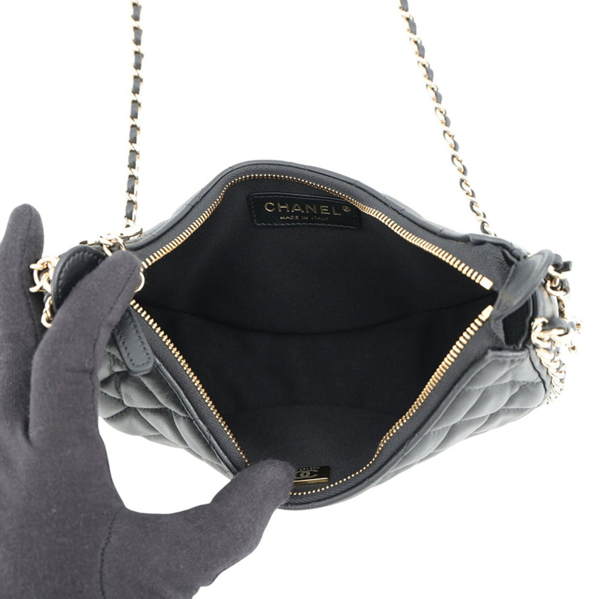 Chanel Matelasse Black Leather Shoulder Bag (Pre-Owned)