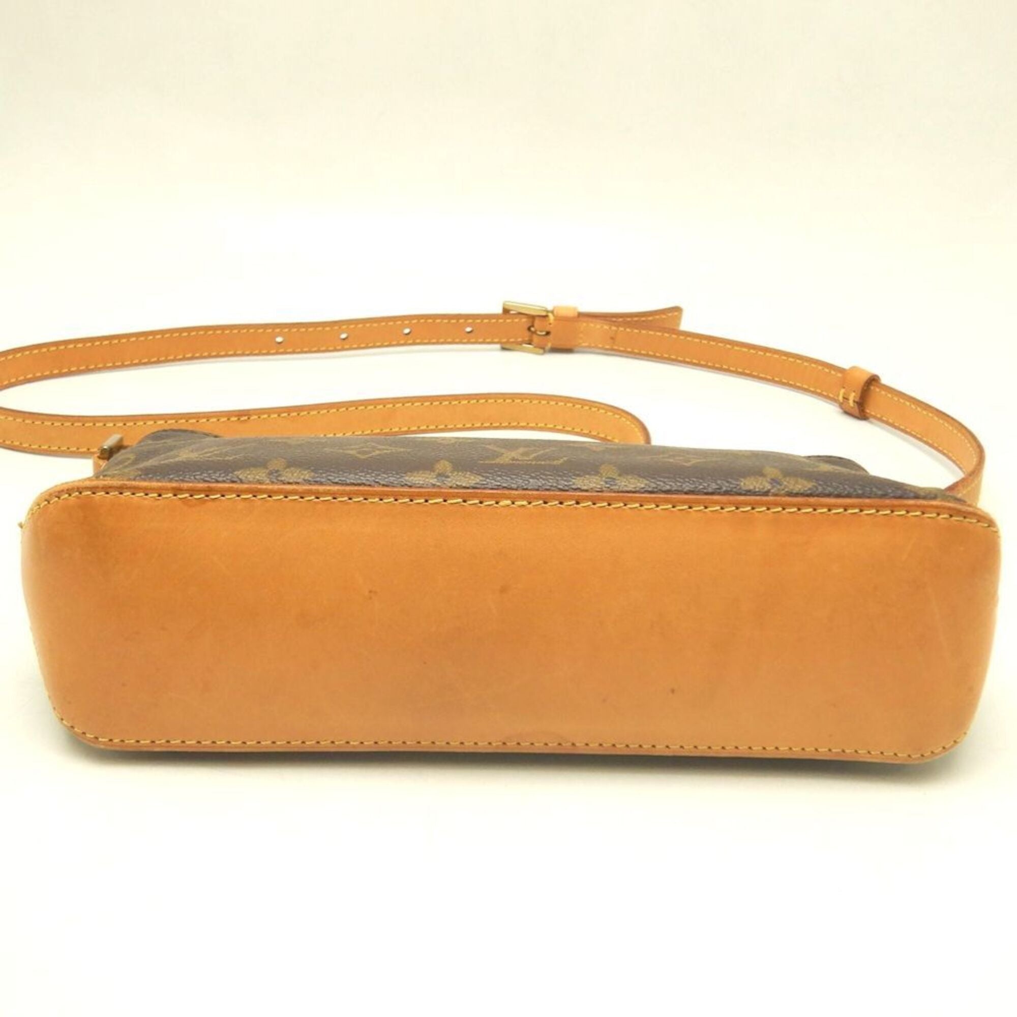Louis Vuitton Brown Monogram Monogram Shoulder Bag (Pre-Owned)