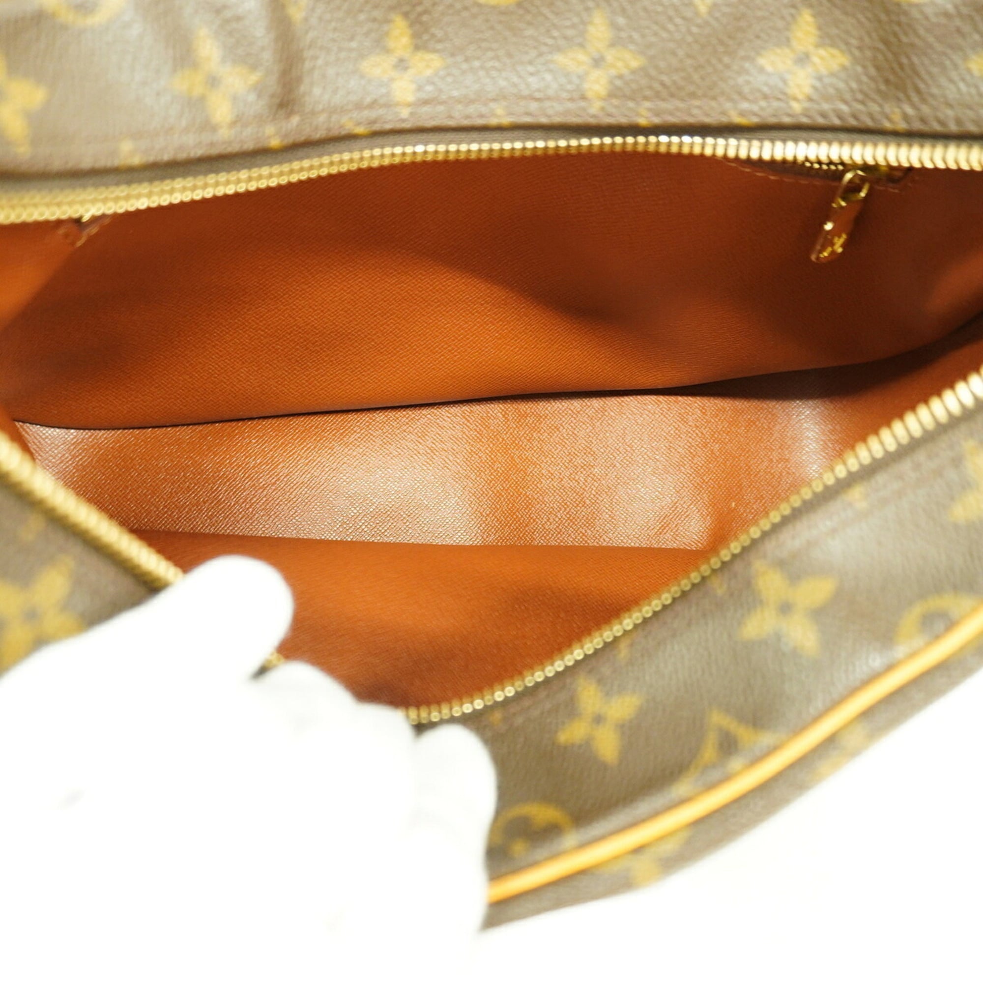 Louis Vuitton Brown Shoulder Bag (Pre-Owned)