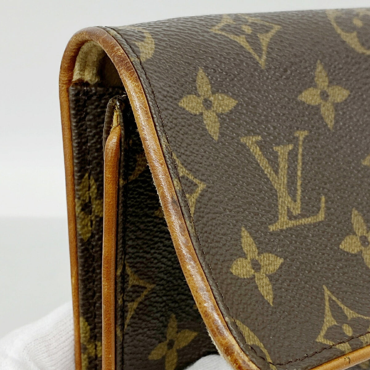 Louis Vuitton Brown Shoulder Bag (Pre-Owned)
