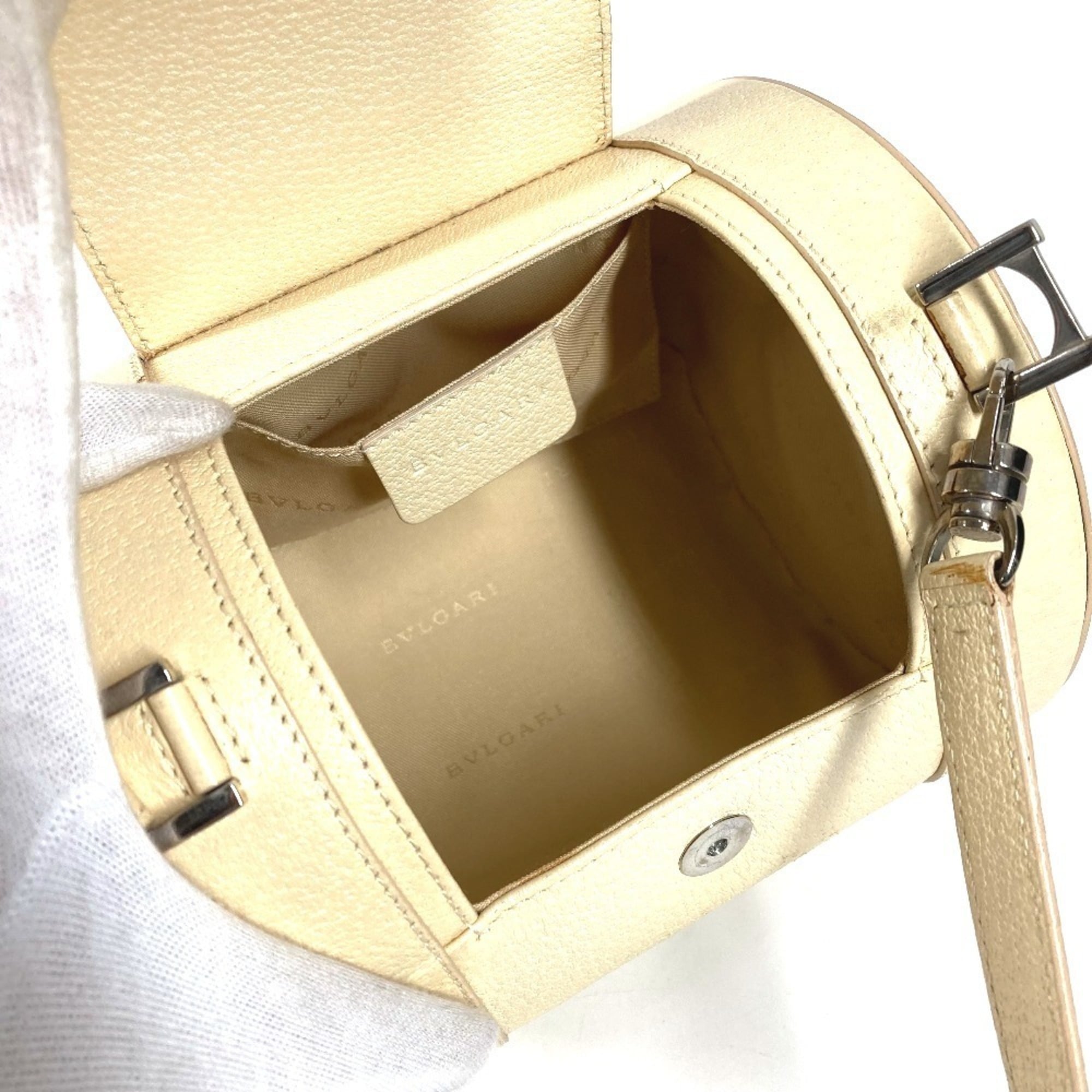 Bvlgari White Leather Shoulder Bag (Pre-Owned)