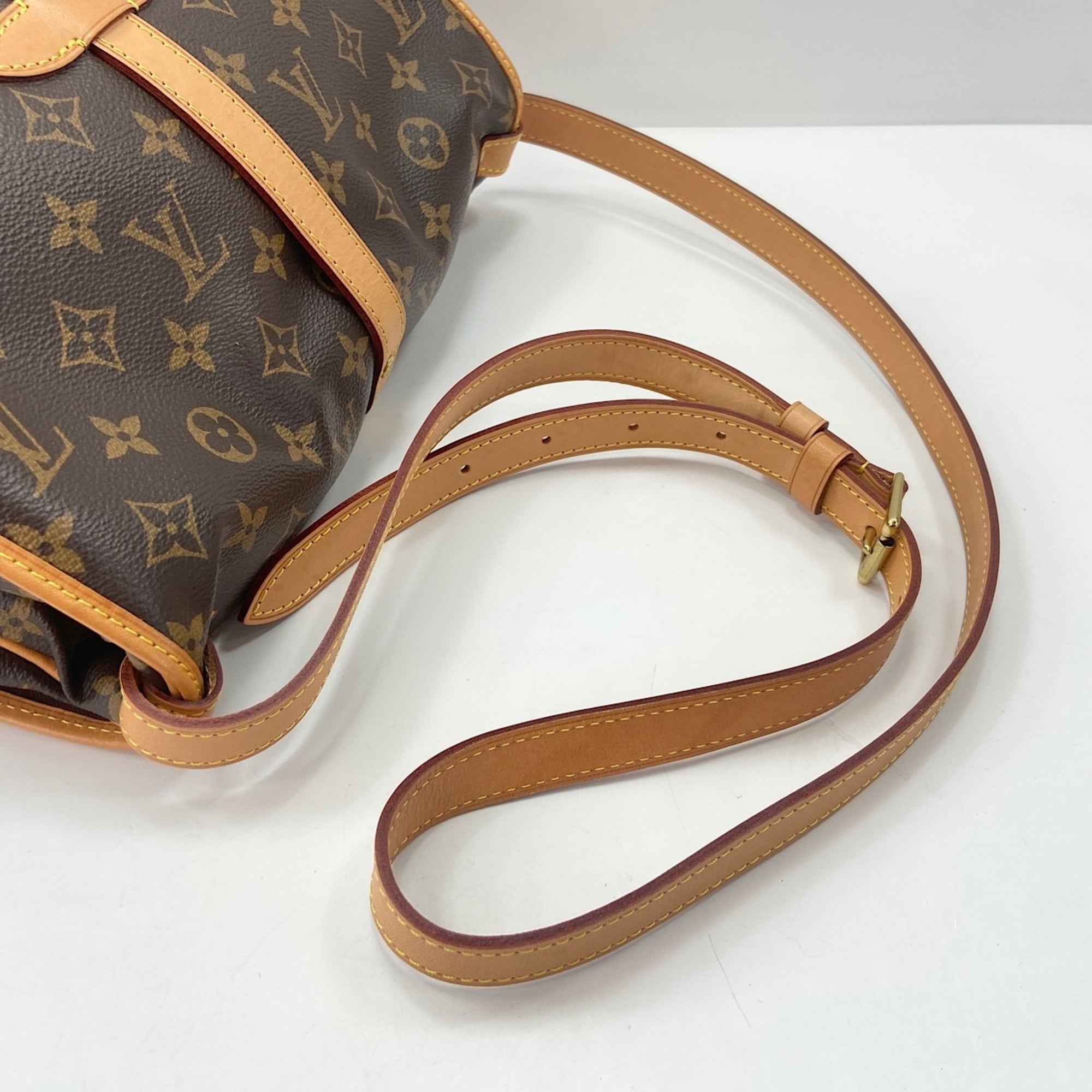 Louis Vuitton Brown Monogram Monogram Shoulder Bag (Pre-Owned)