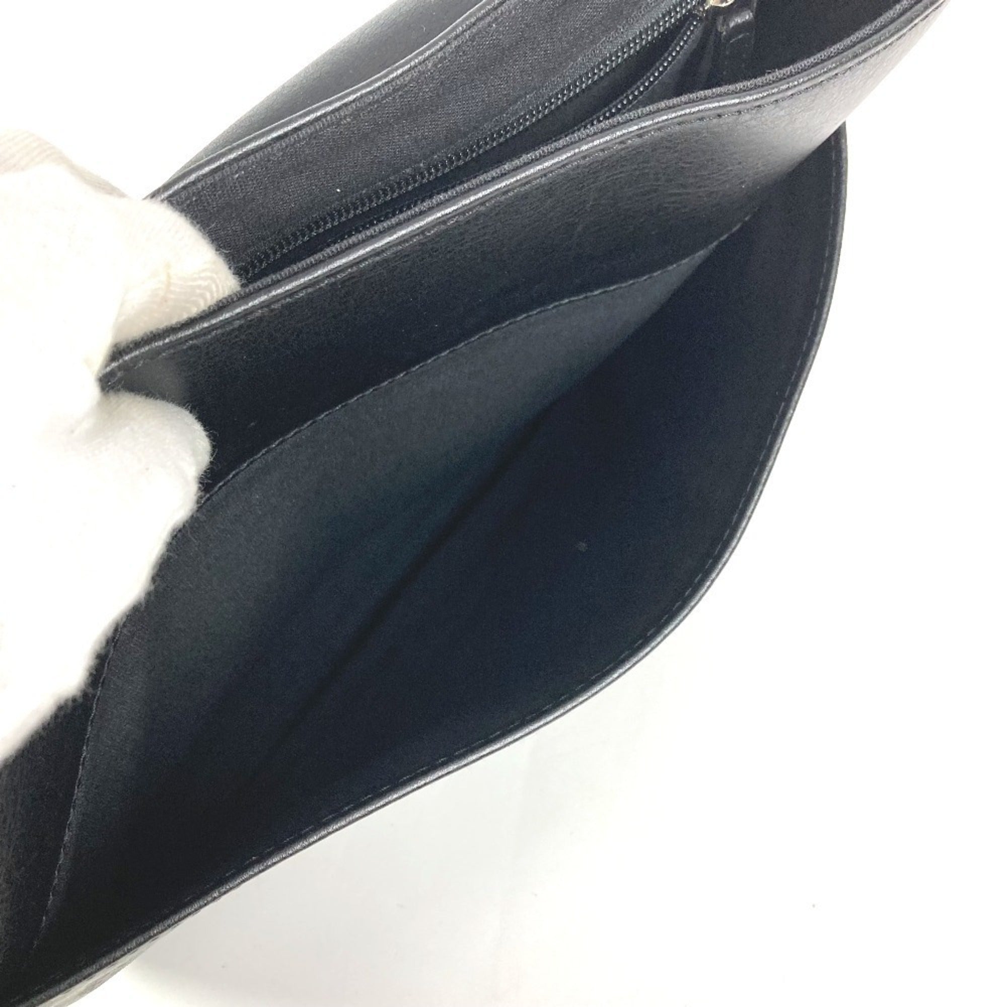Salvatore Ferragamo Black Leather Messenger Bag Shoulder Bag (Pre-Owned)