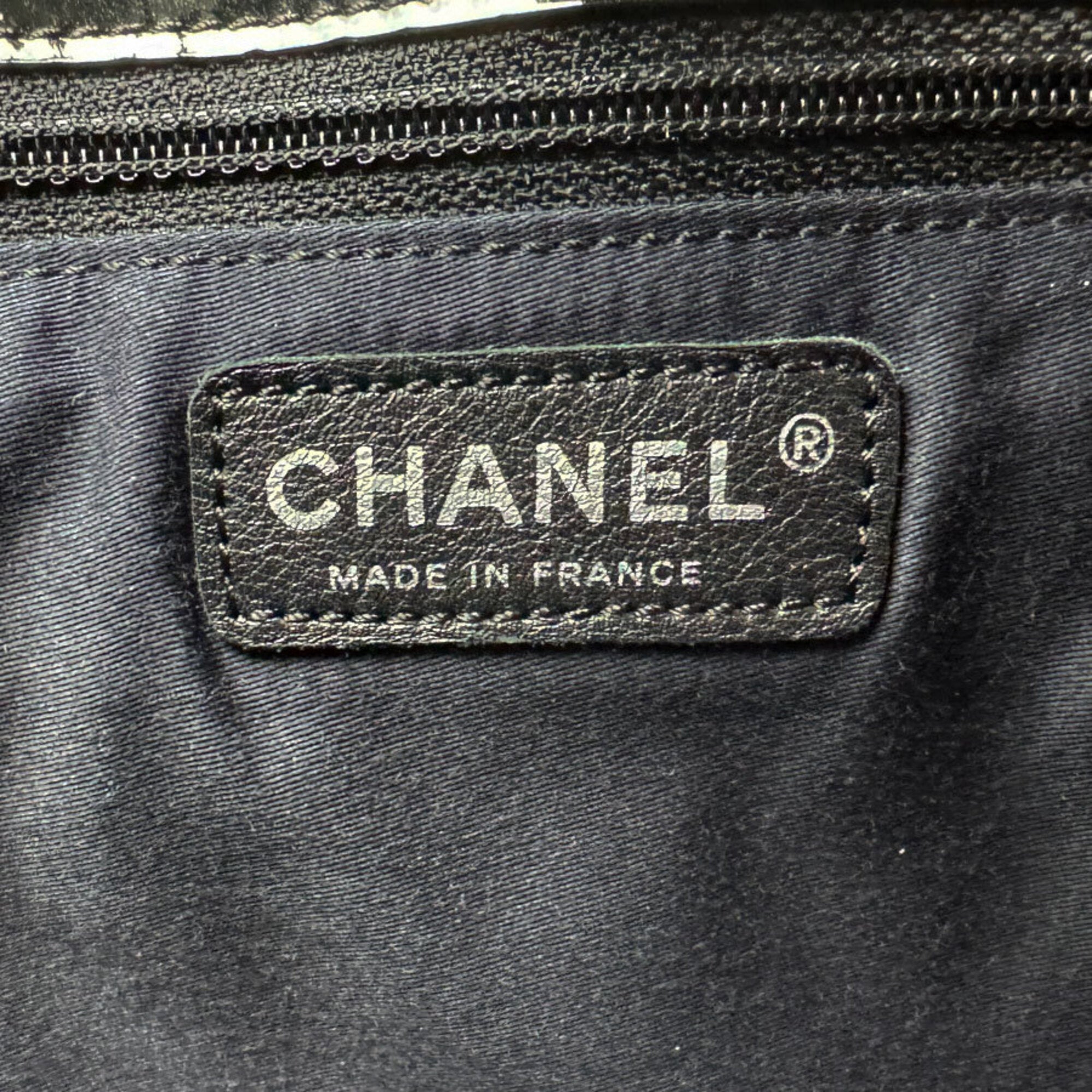 Chanel Black Patent Leather Shoulder Bag (Pre-Owned)