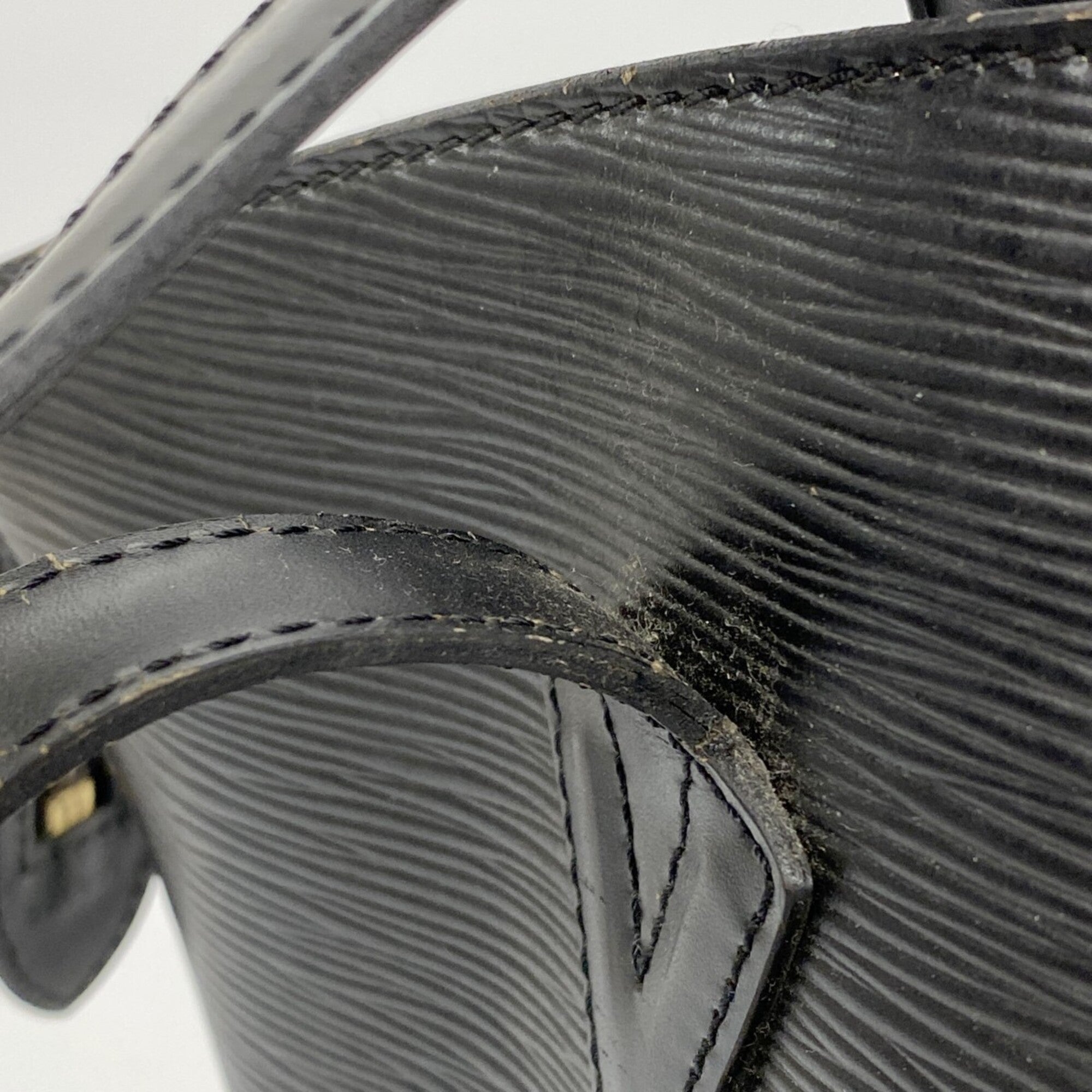 Louis Vuitton Noir Shoulder Bag (Pre-Owned)