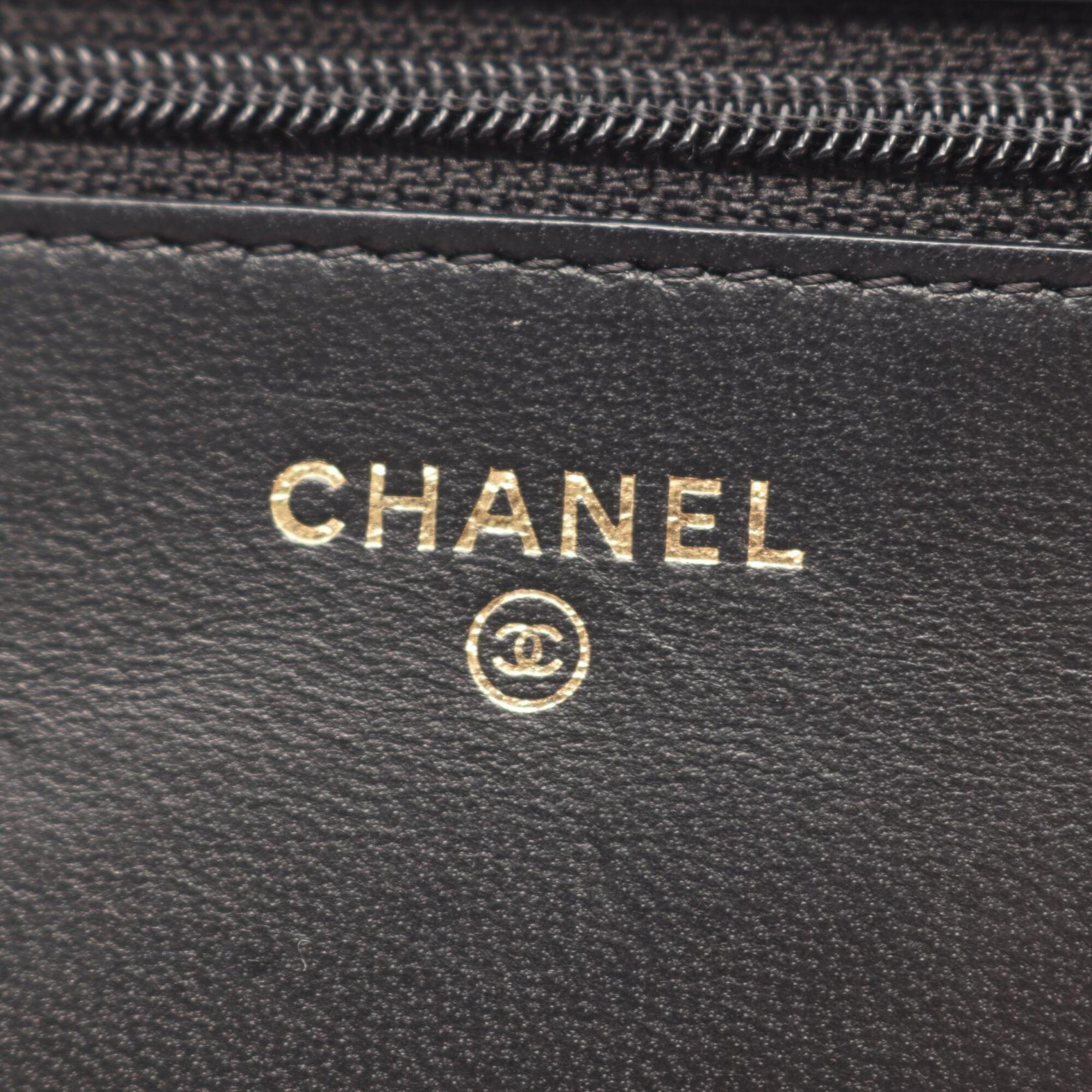 Chanel Black Leather Handbag Shoulder Bag (Pre-Owned)