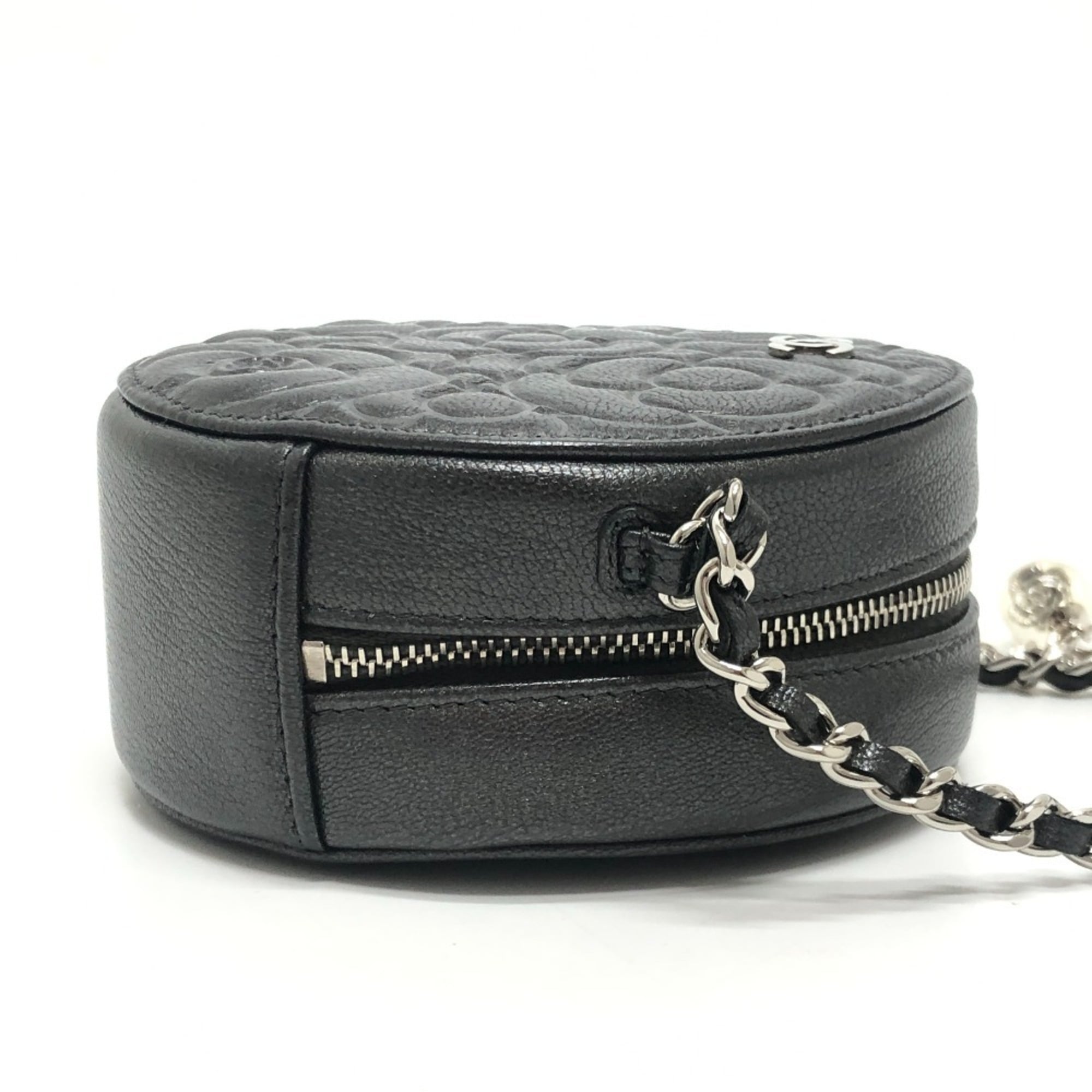 Chanel Gray Leather Shoulder Bag (Pre-Owned)