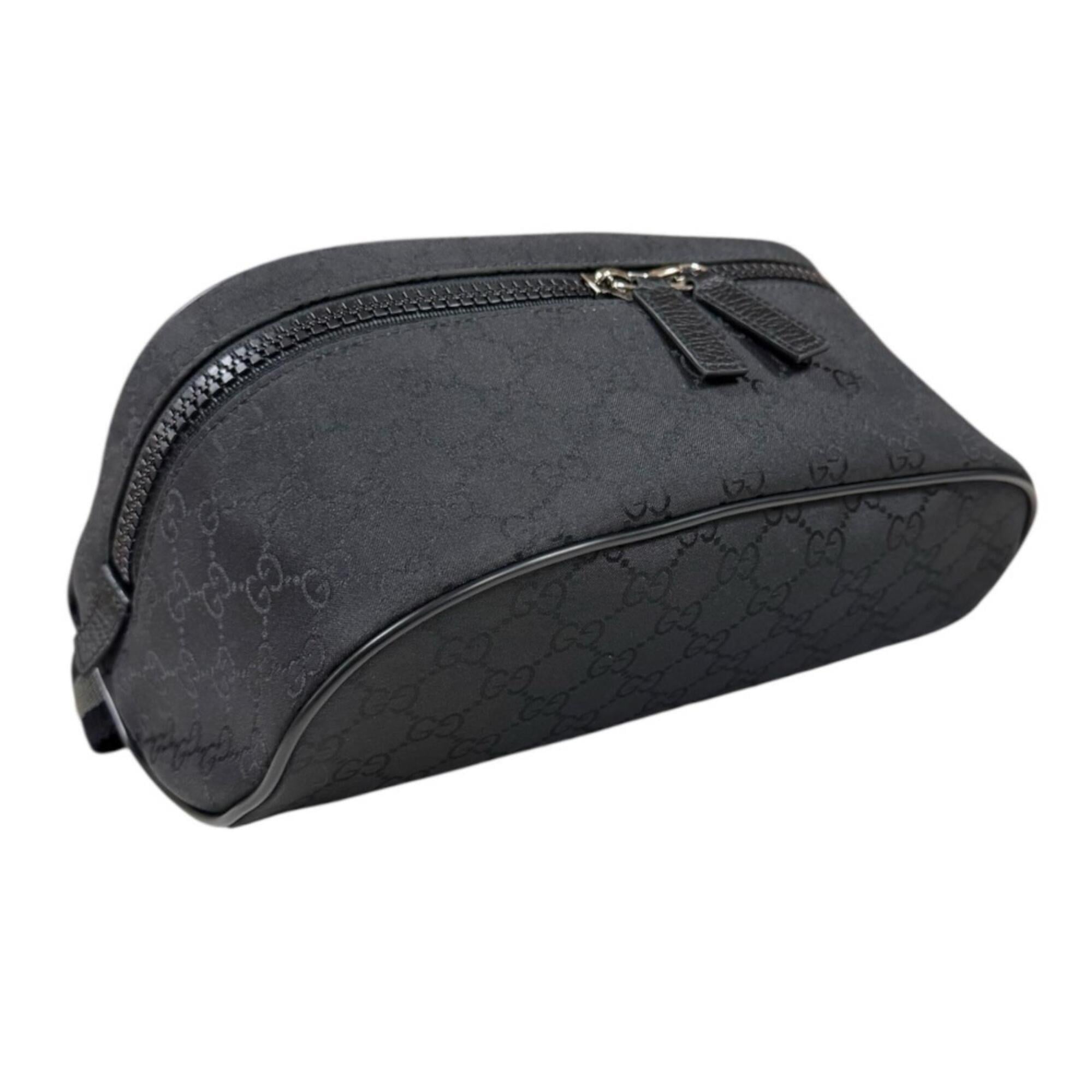 Gucci Black Nylon Sling Bag (Pre-Owned)