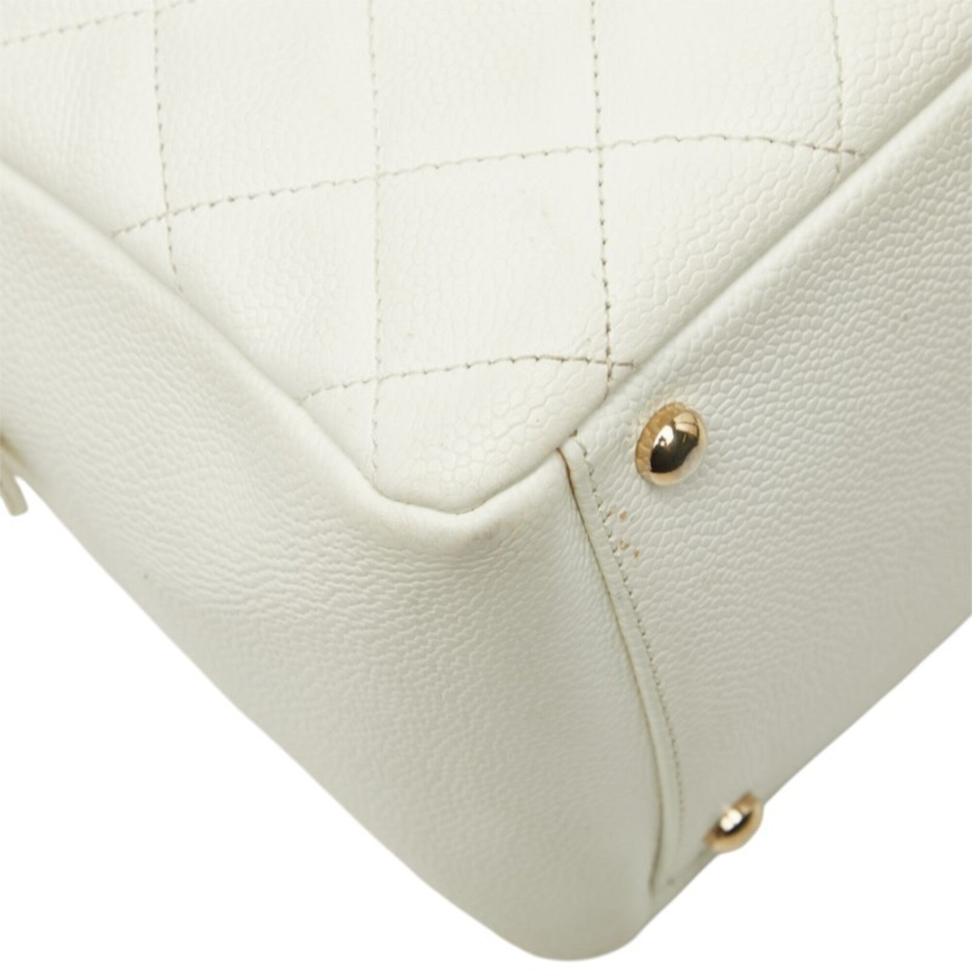 Chanel White Grained Calfskin Shoulder Bag (Pre-Owned)