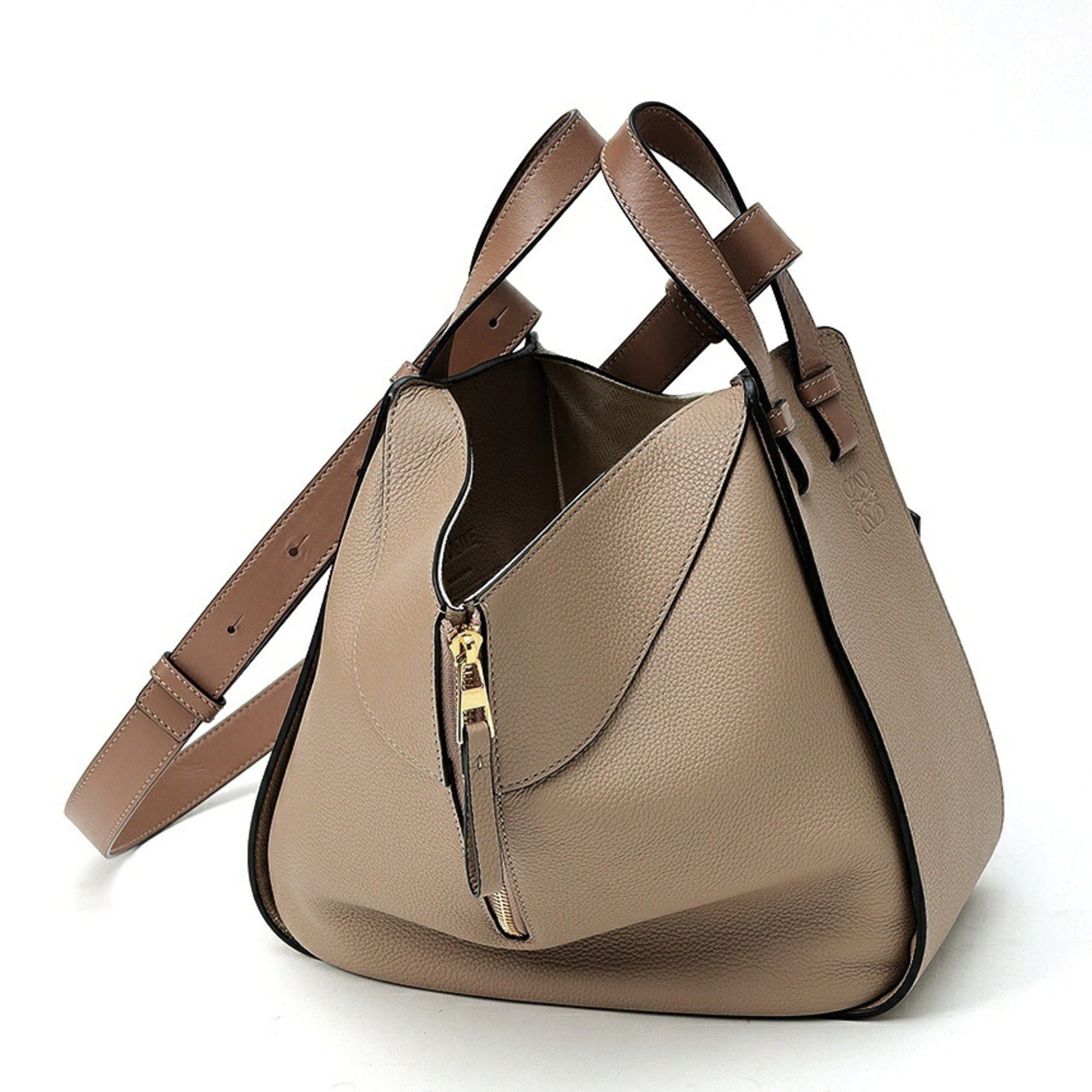 Loewe Grayish Sand Leather Shoulder Bag (Pre-Owned)