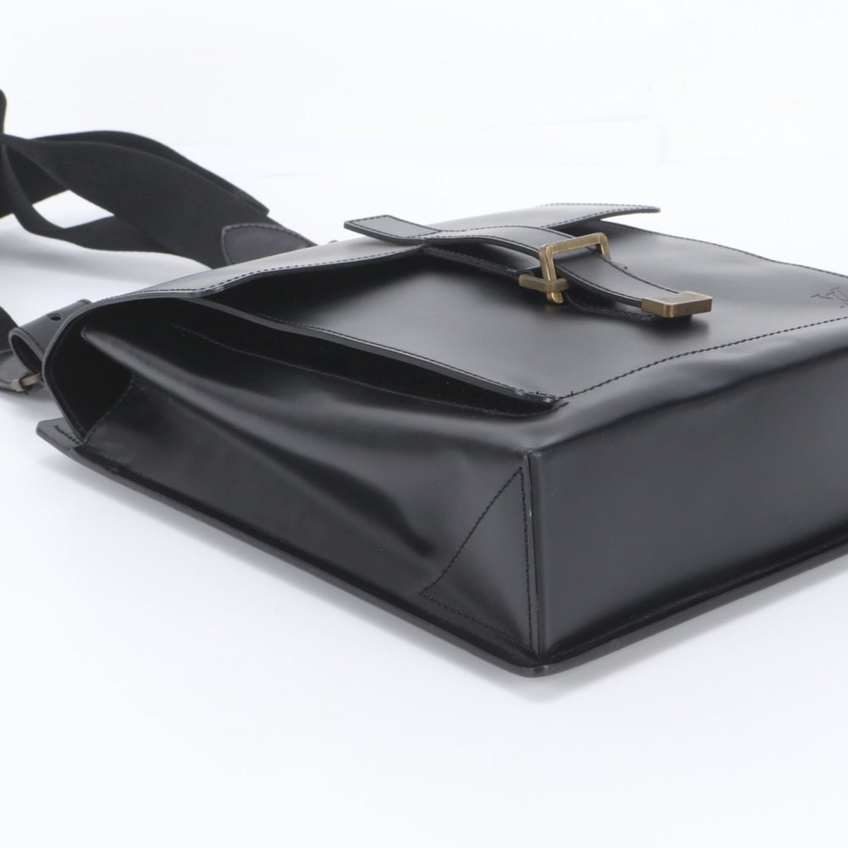 Louis Vuitton Noir Leather Messenger Bag Shoulder Bag (Pre-Owned)