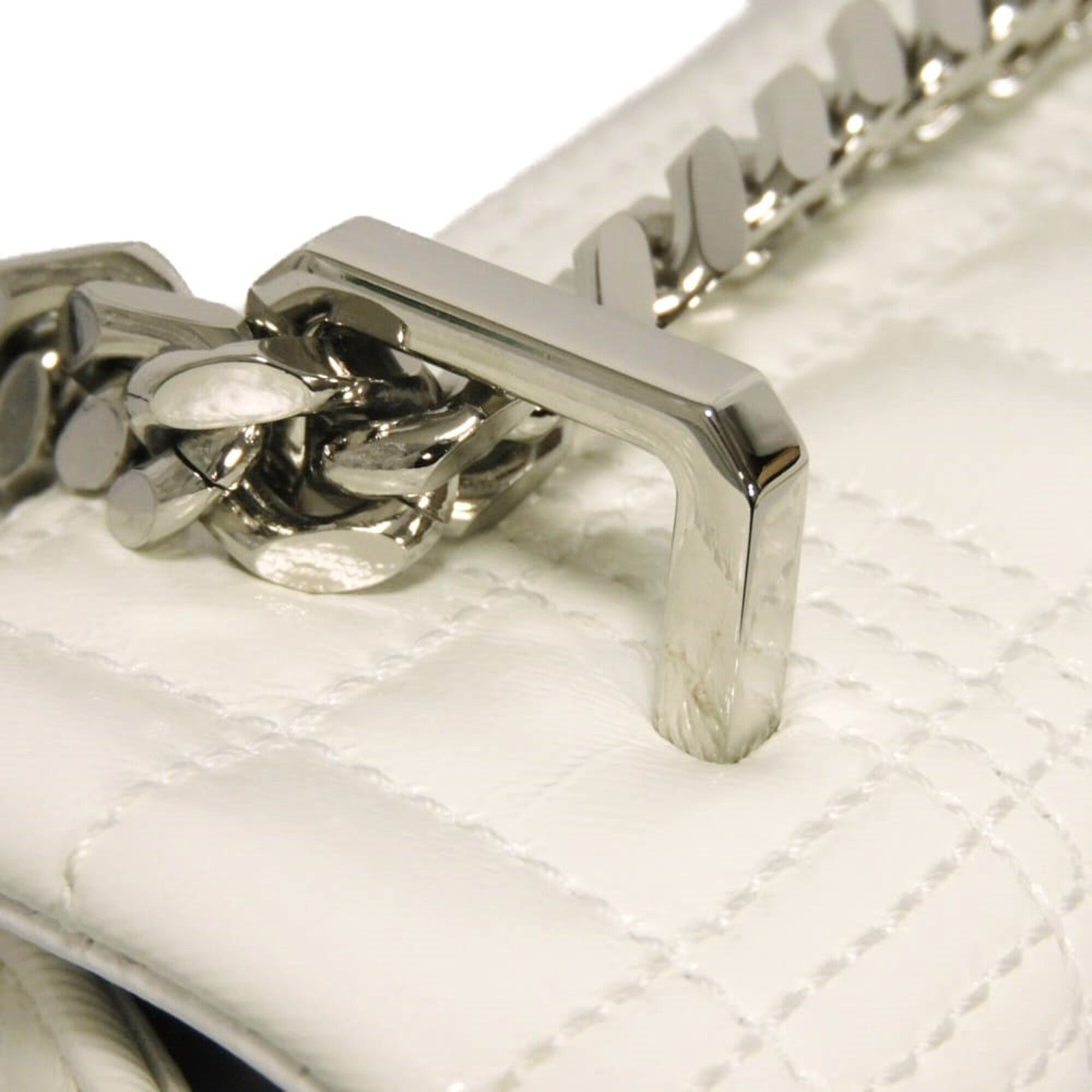 Burberry White Leather Shoulder Bag (Pre-Owned)