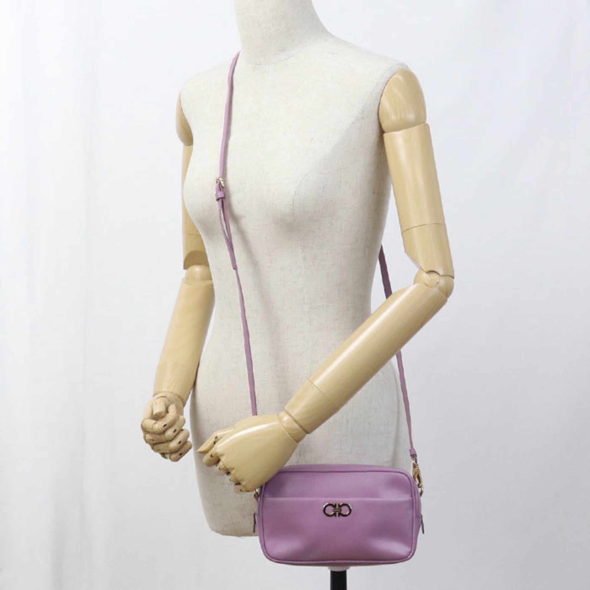 Salvatore Ferragamo Purple Leather Shoulder Bag (Pre-Owned)