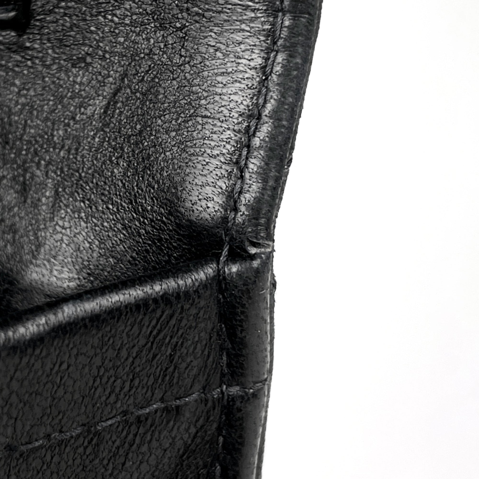 Chanel Black Leather Shoulder Bag (Pre-Owned)