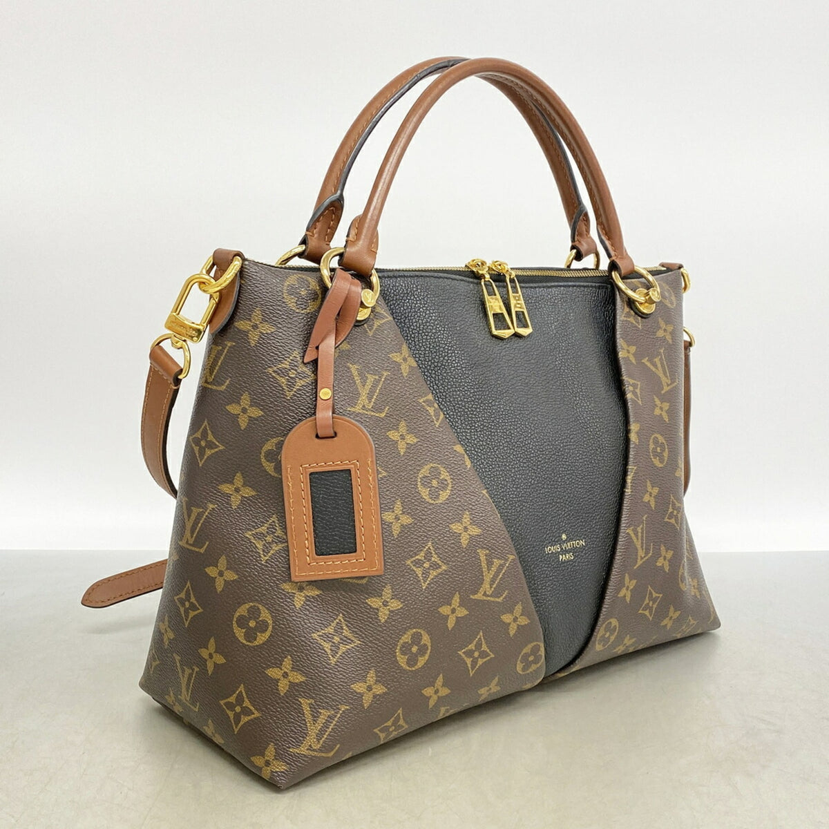 Louis Vuitton Noir Handbag (Pre-Owned)