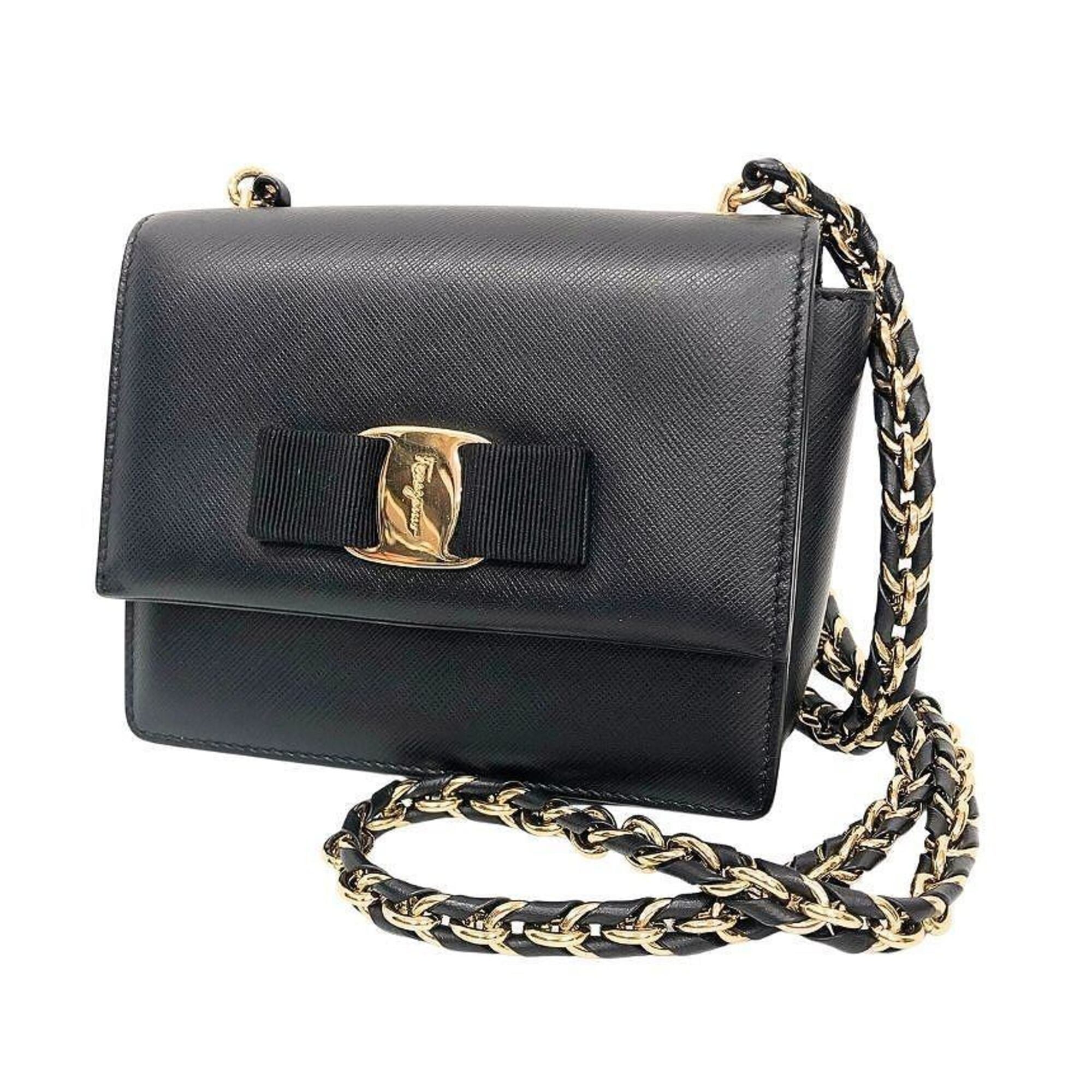 Salvatore Ferragamo Black Leather Shoulder Bag (Pre-Owned)