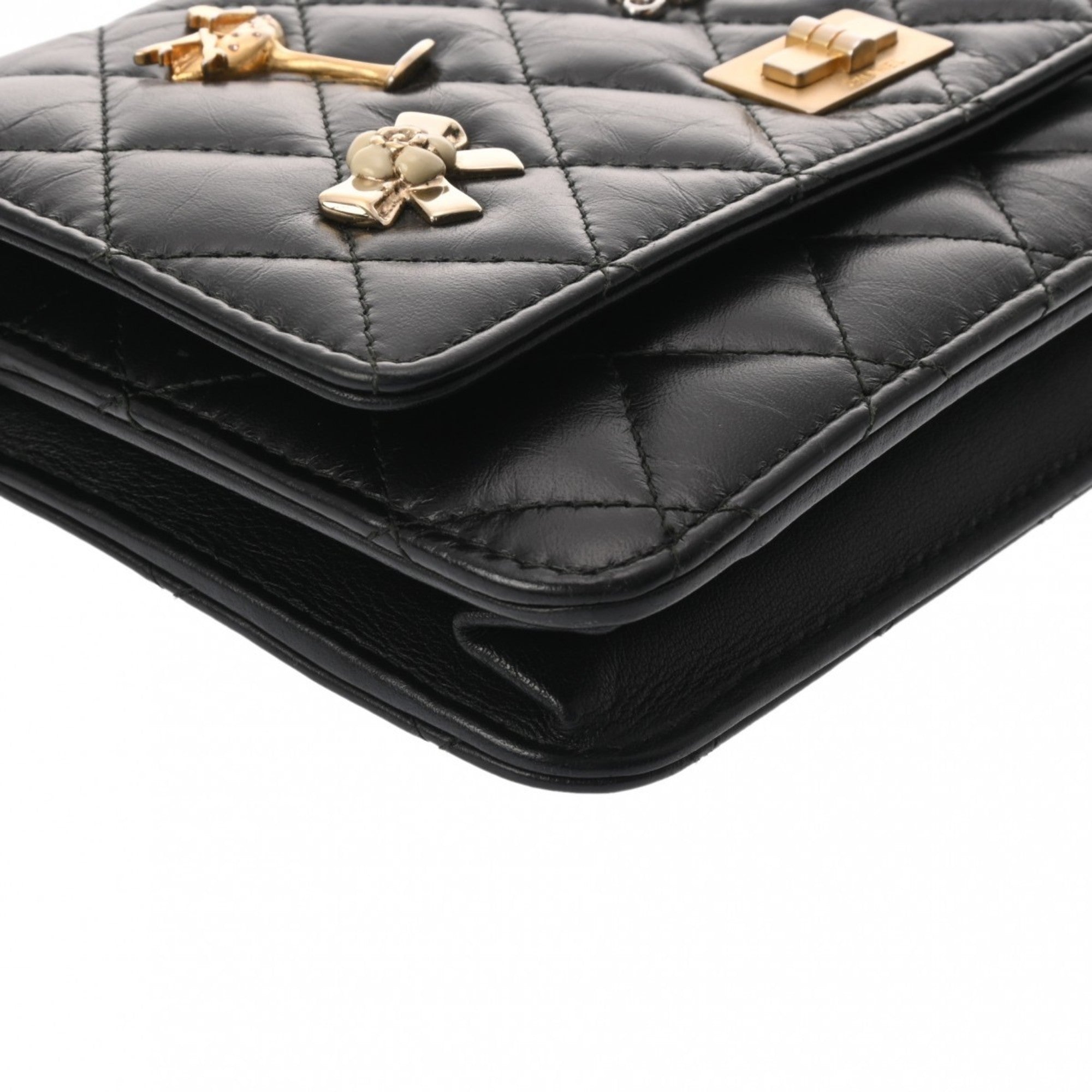 Chanel Black Leather Pouch Shoulder Bag (Pre-Owned)