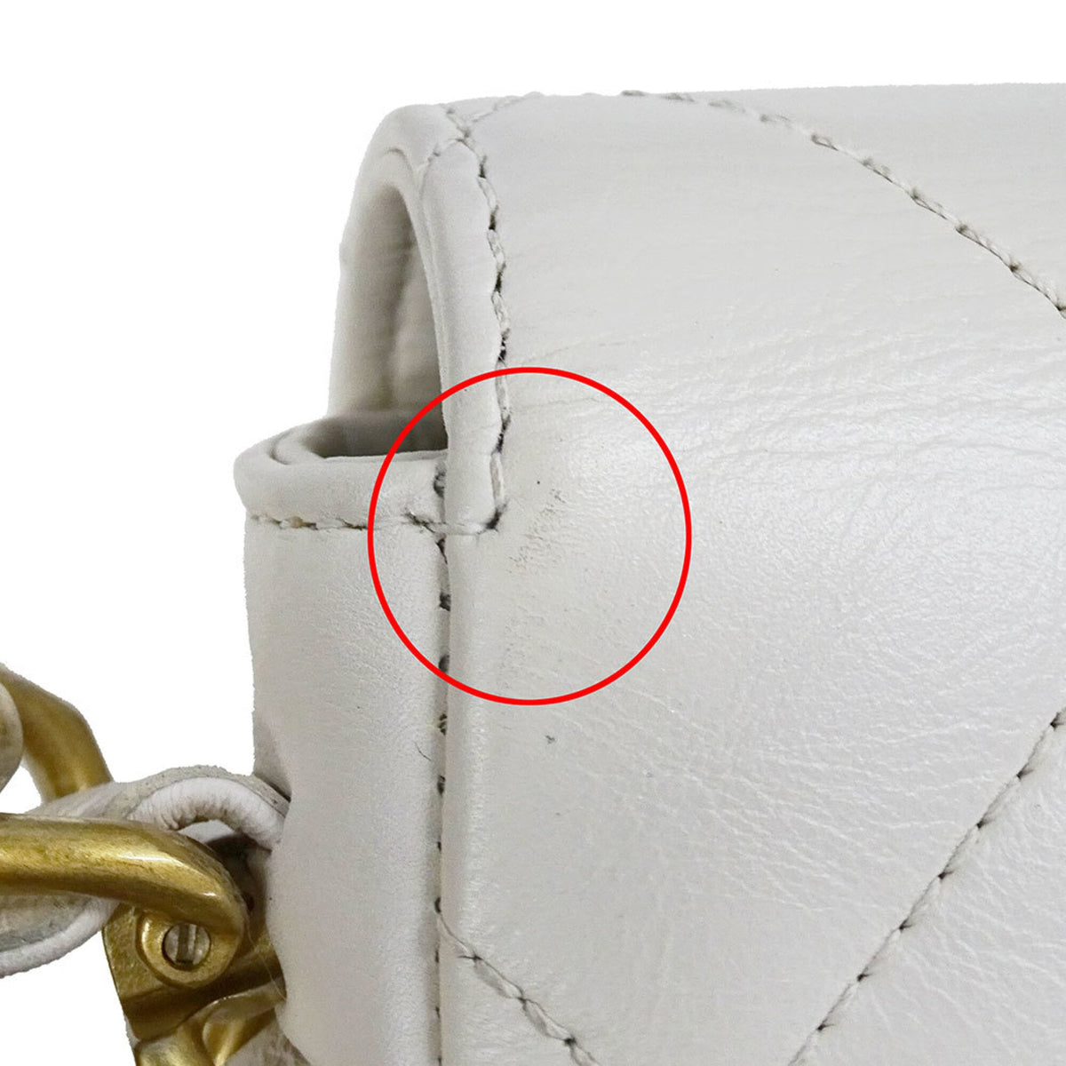 Chanel White Leather Shoulder Bag (Pre-Owned)