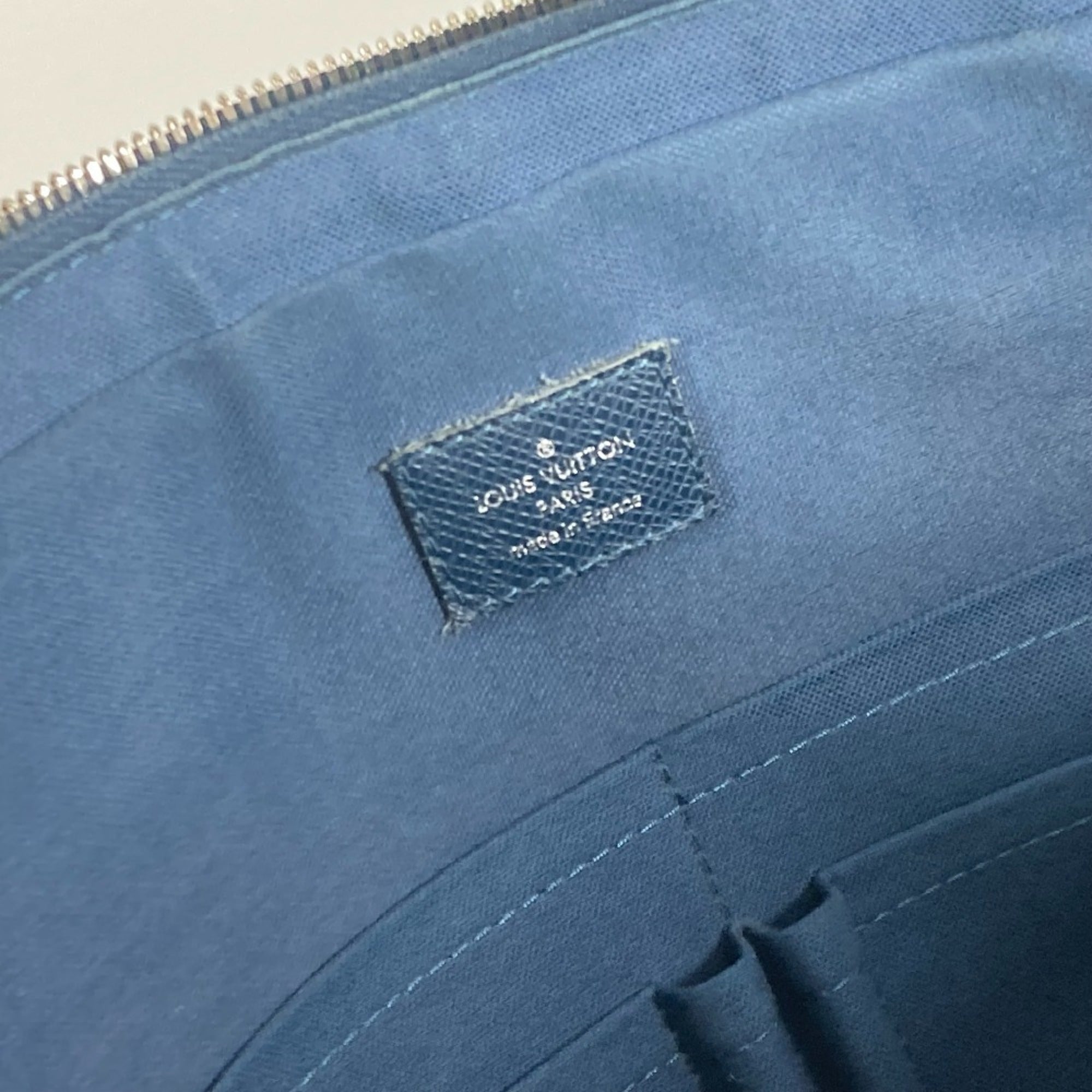Louis Vuitton Navy Ocean Taiga Leather Briefcase Handbag (Pre-Owned)