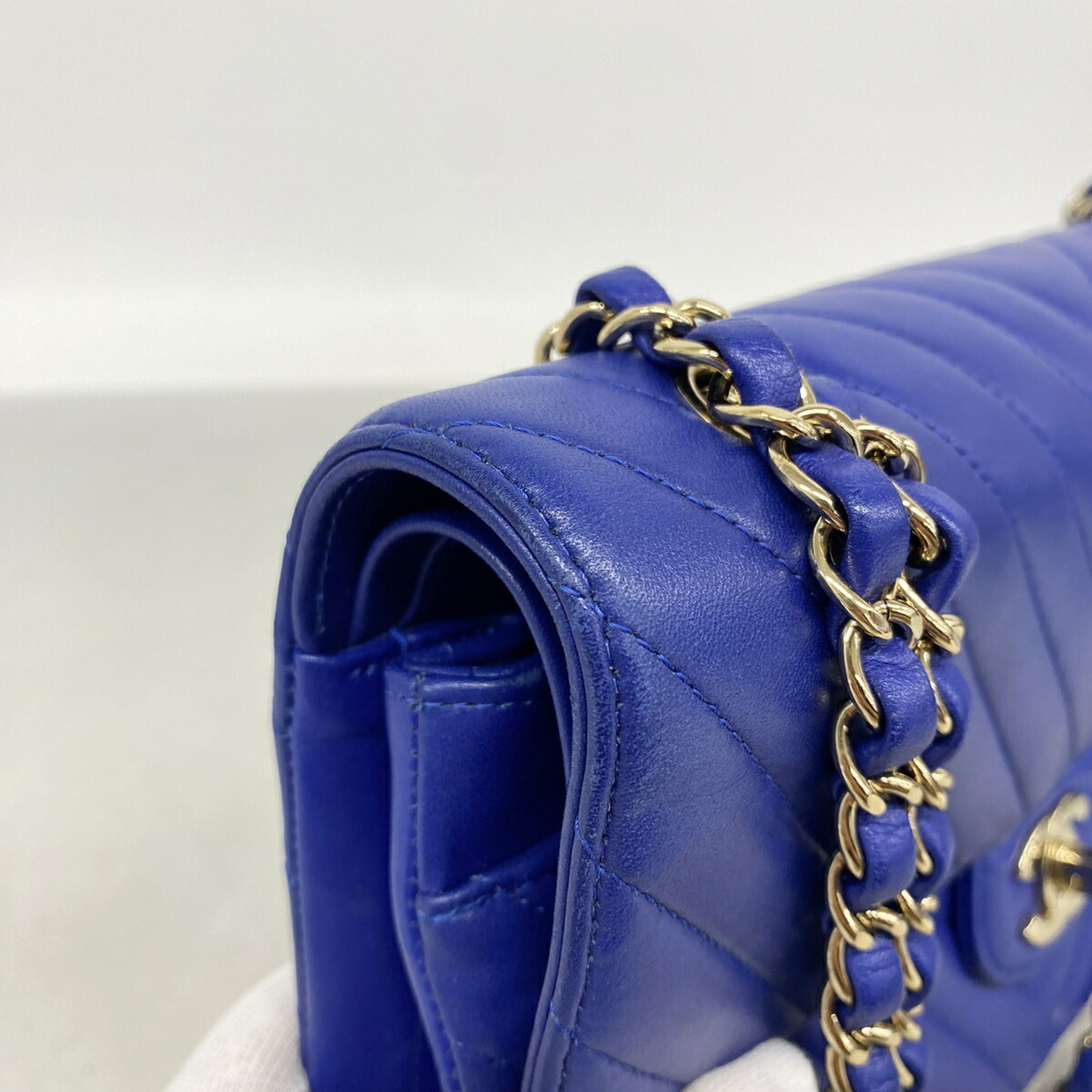 Chanel Blue Leather Shoulder Bag (Pre-Owned)