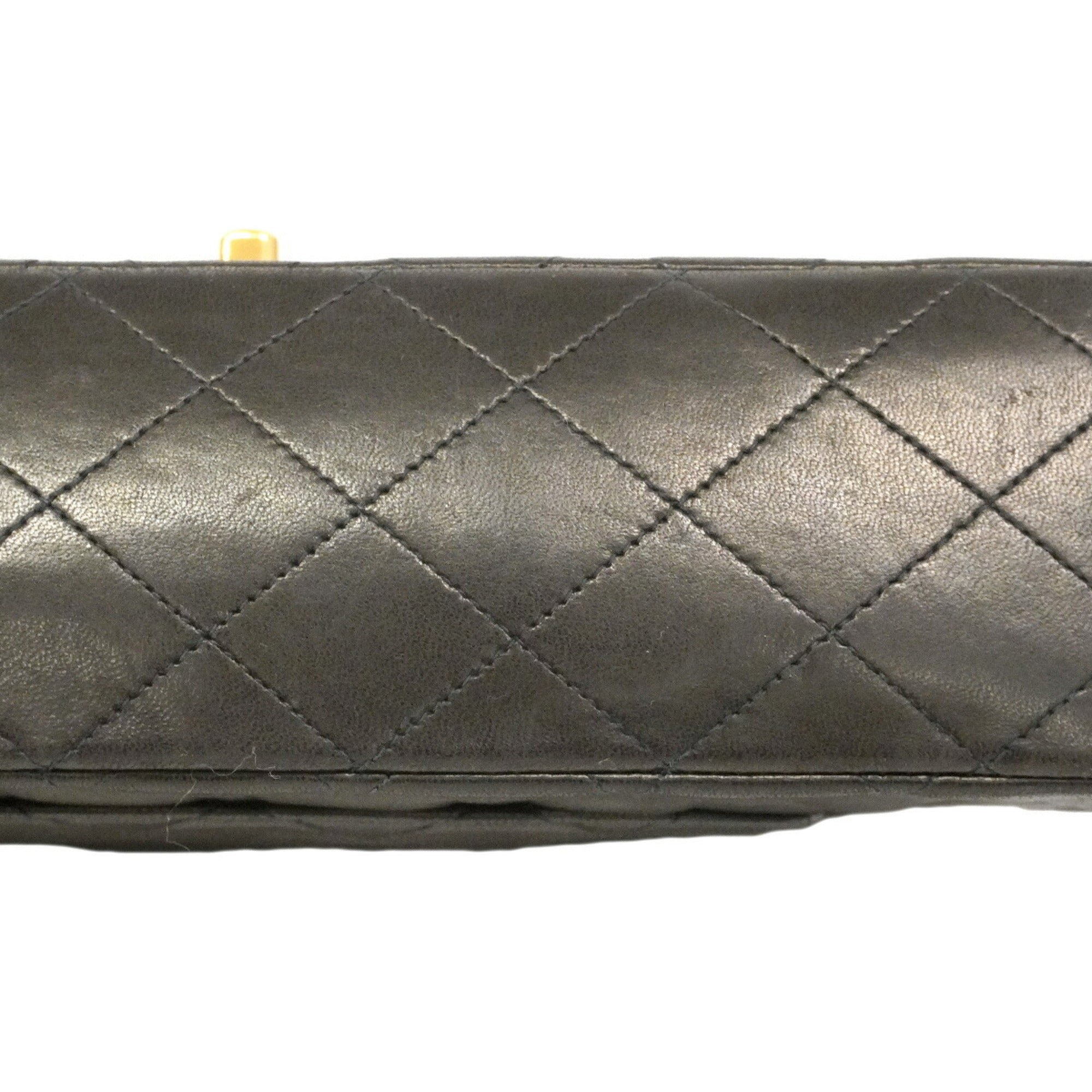 Chanel Black Leather Shoulder Bag (Pre-Owned)