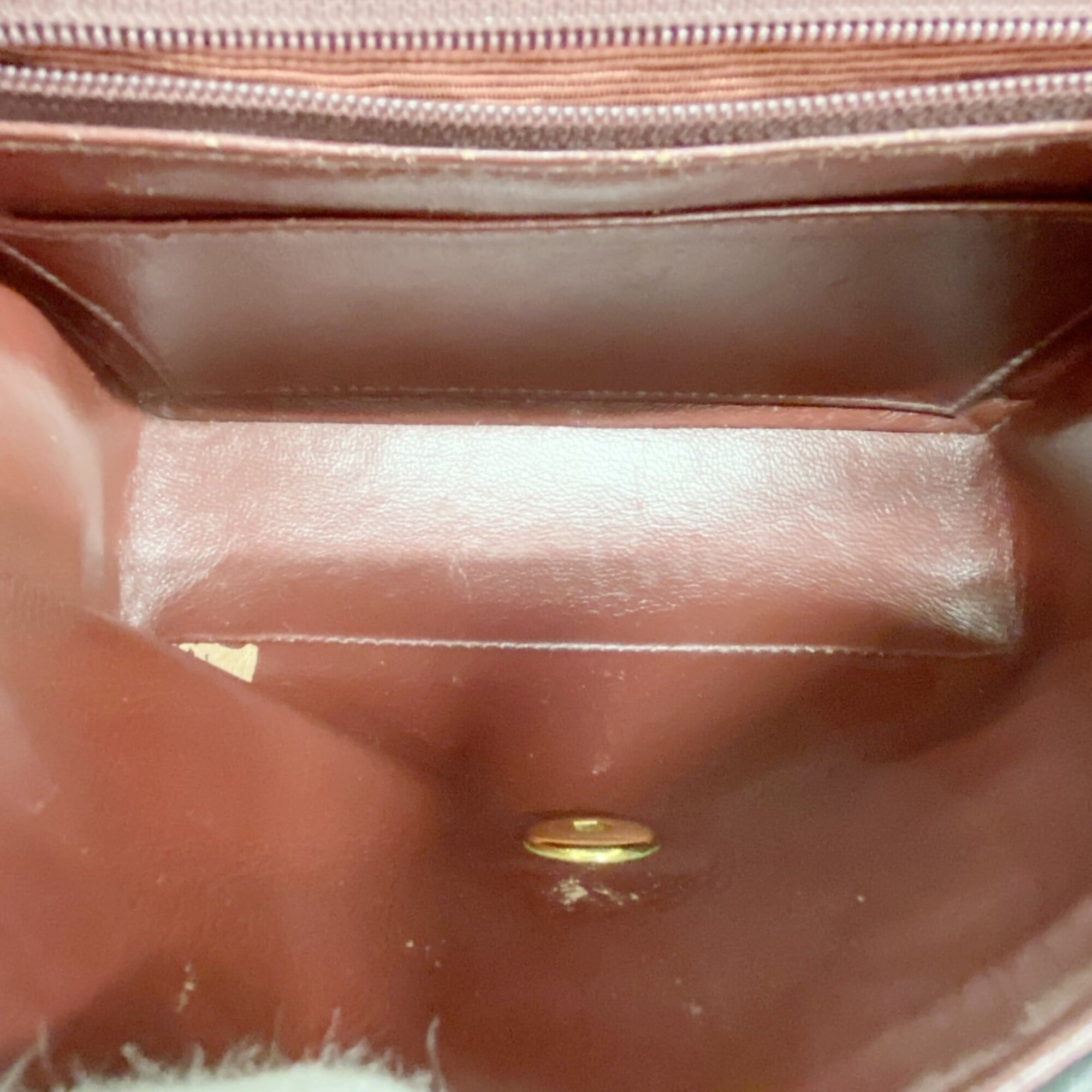 Chanel Black Leather Shoulder Bag (Pre-Owned)