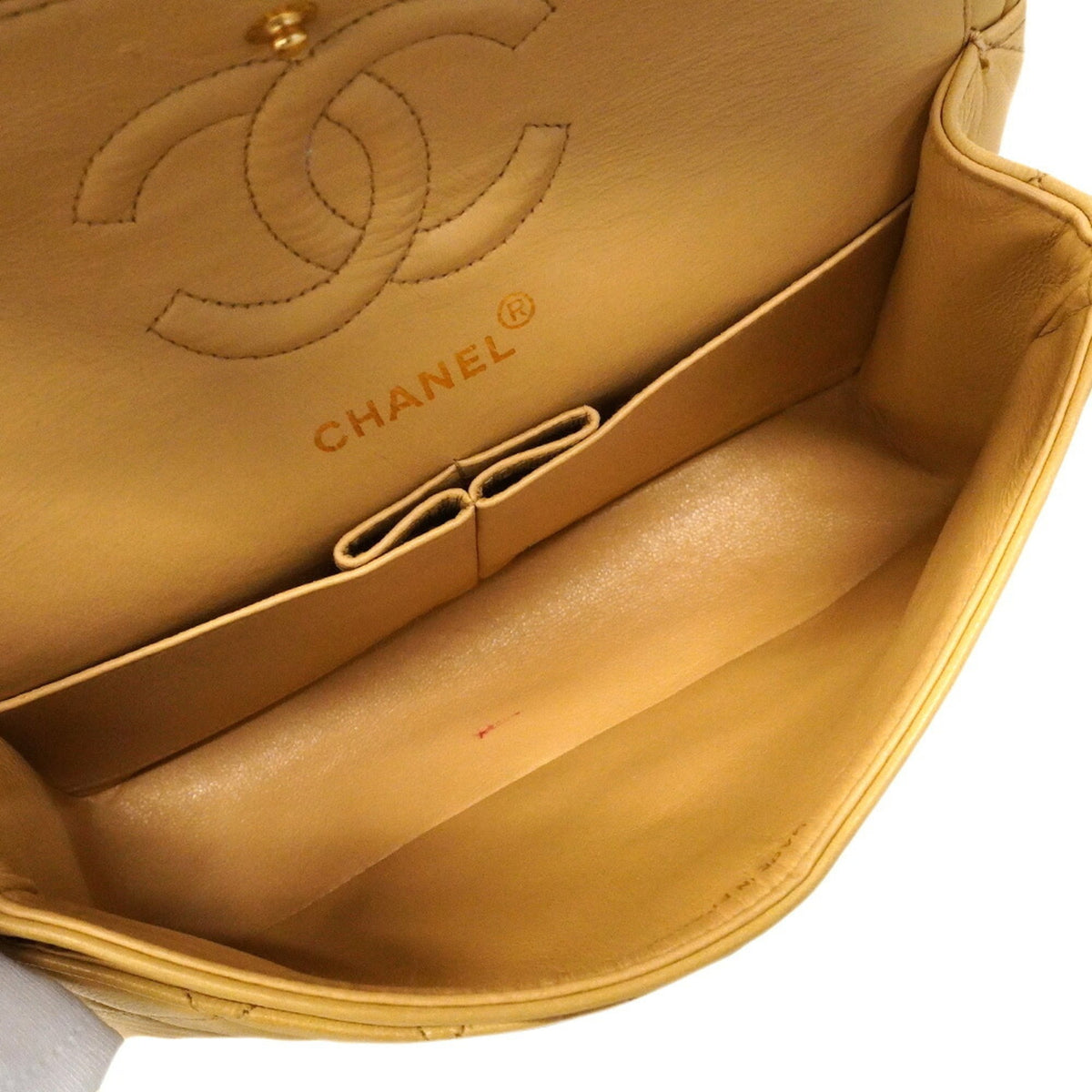 Chanel Beige Leather Shoulder Bag (Pre-Owned)