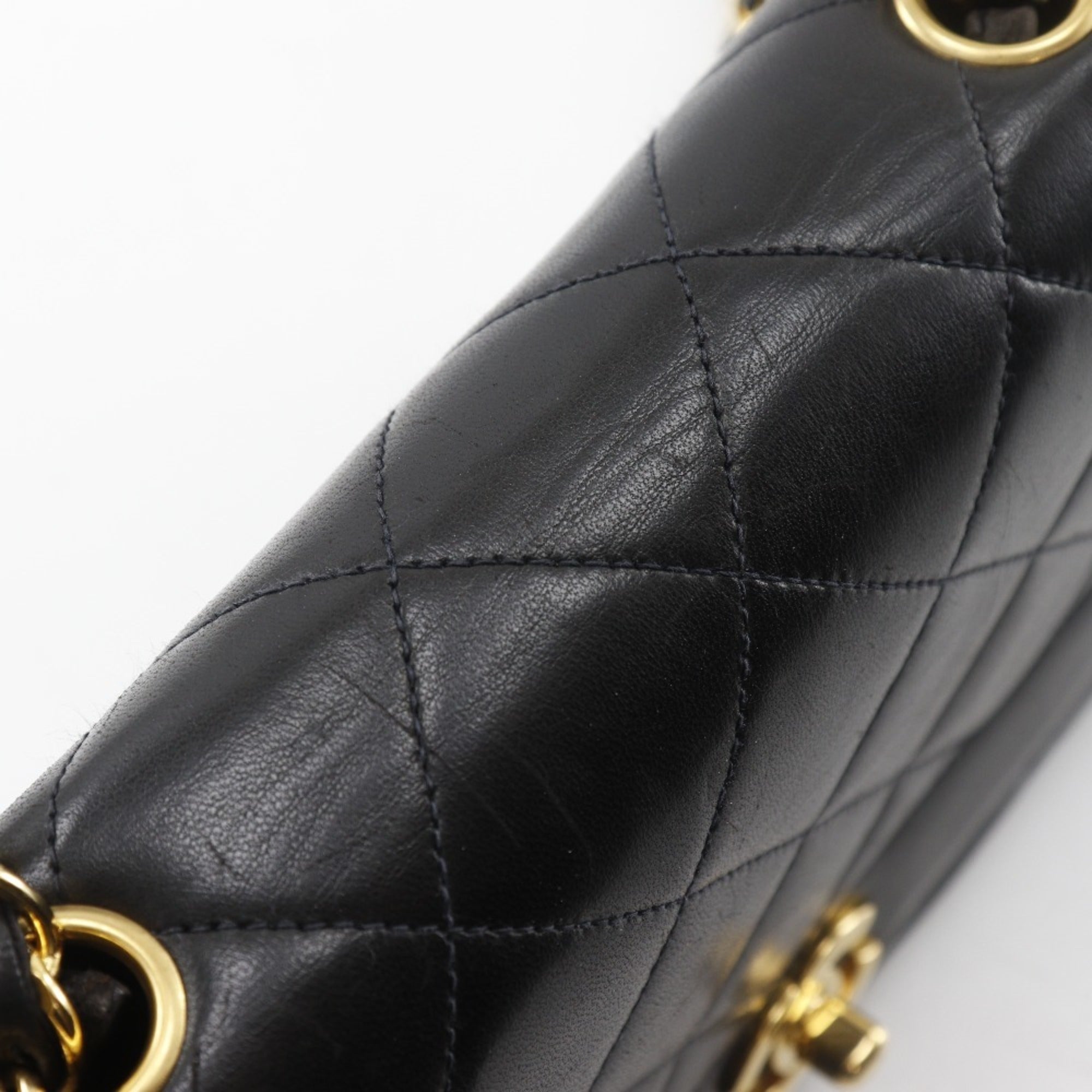 Chanel Matelasse Black Leather Shoulder Bag (Pre-Owned)