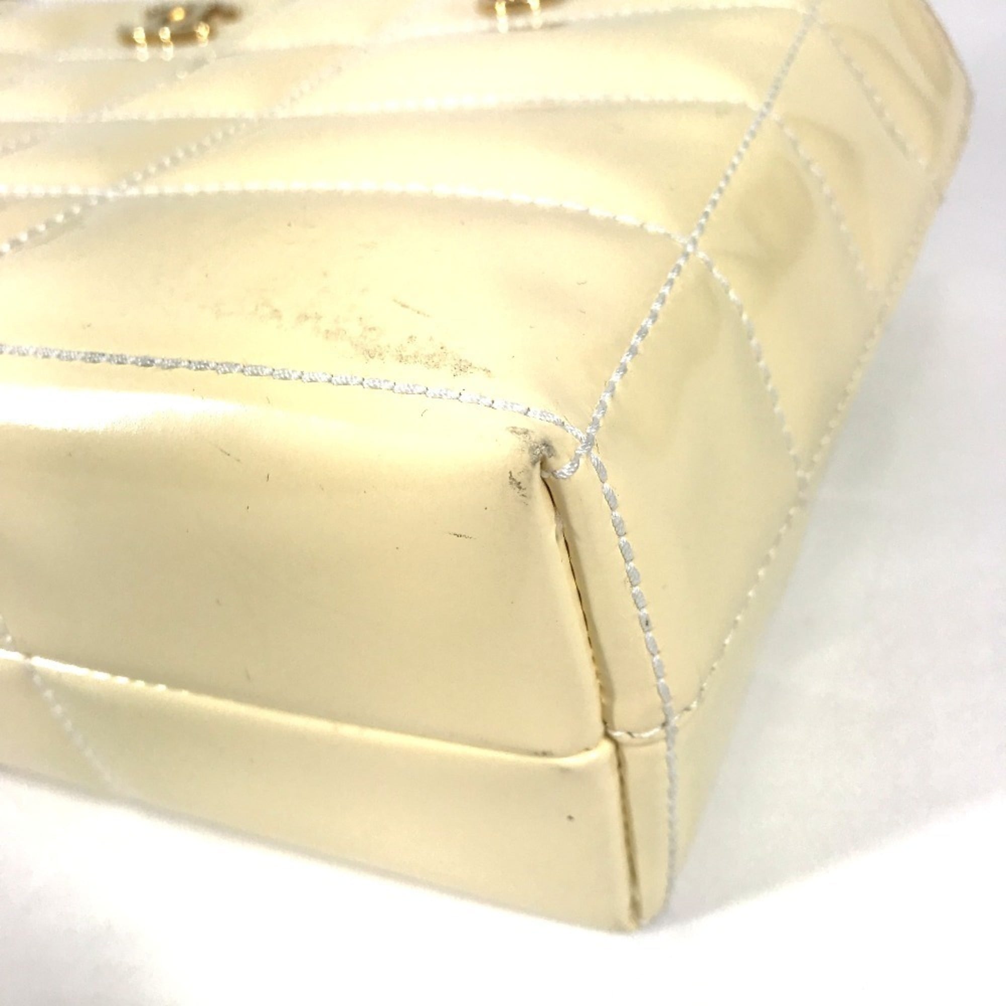Chanel White Yellow Shoulder Bag (Pre-Owned)