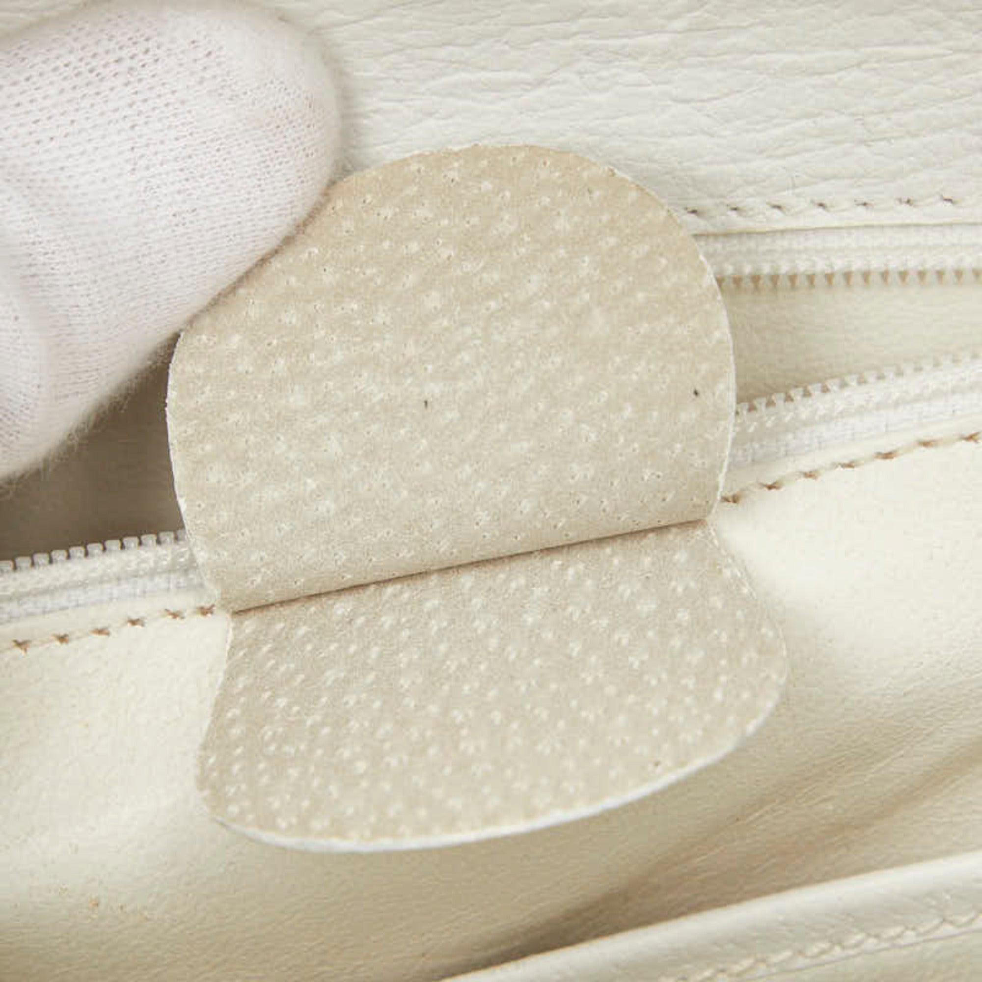 Gucci White Leather Handbag Shoulder Bag (Pre-Owned)